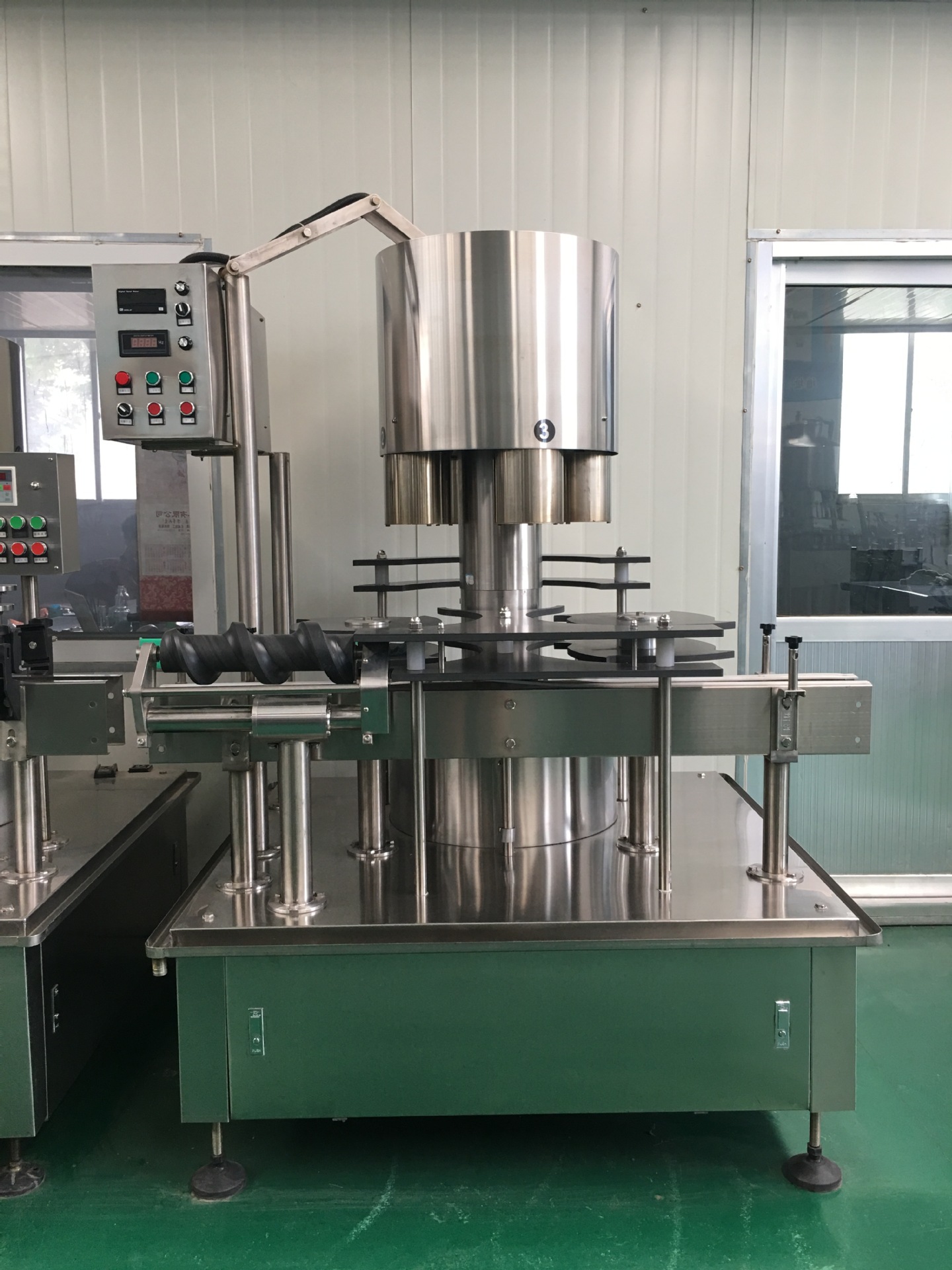 葡萄酒胶帽热缩机 全自动4头胶帽热缩机 塑料胶帽热收缩机生产