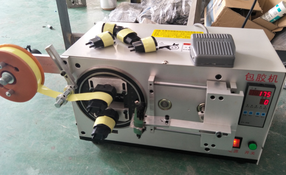 全自动变压器包胶机磁芯包胶机线包包胶机大转盘是轴承自动包胶机