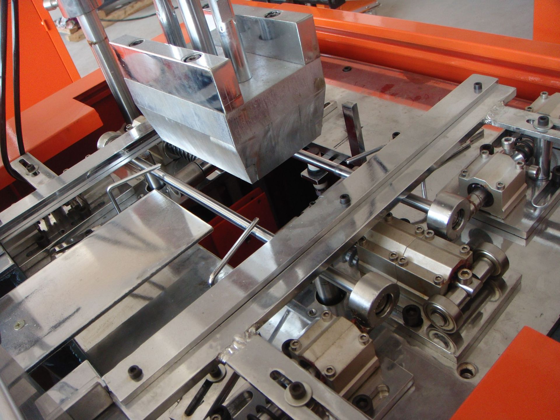 厂家提供餐盒机 纸餐盒机 快餐盒餐盒机 lbm-70普通餐盒机