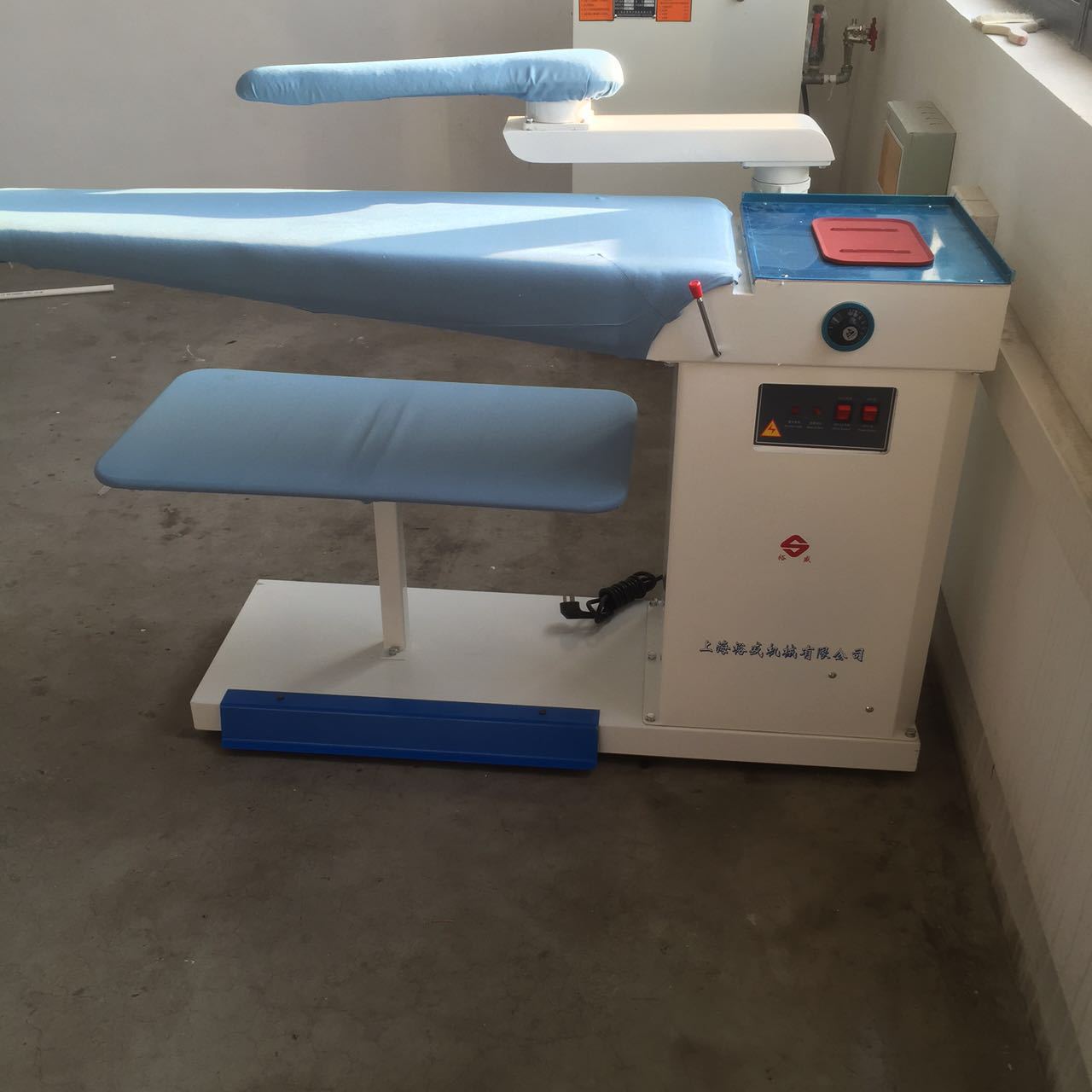 电加热点动烫台桥式 琴式烫台 熨烫衣服吸风烫台 飞机烫台