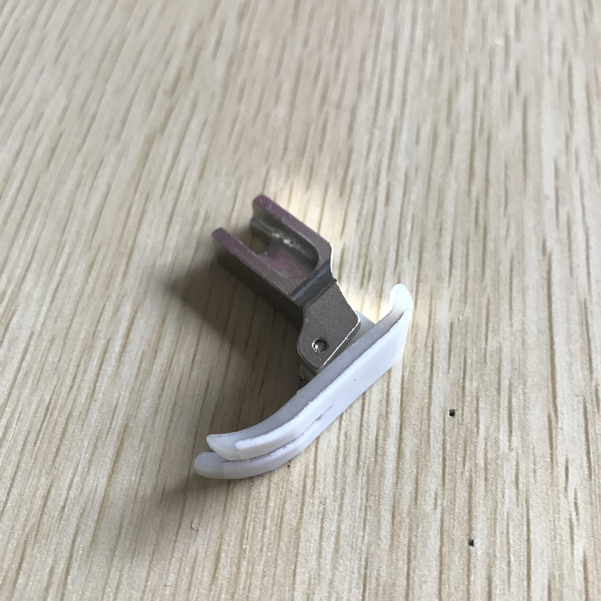 平车缝纫机牛筋压脚 牛筋压脚皮 压脚底板塑料底板工业缝纫机配件