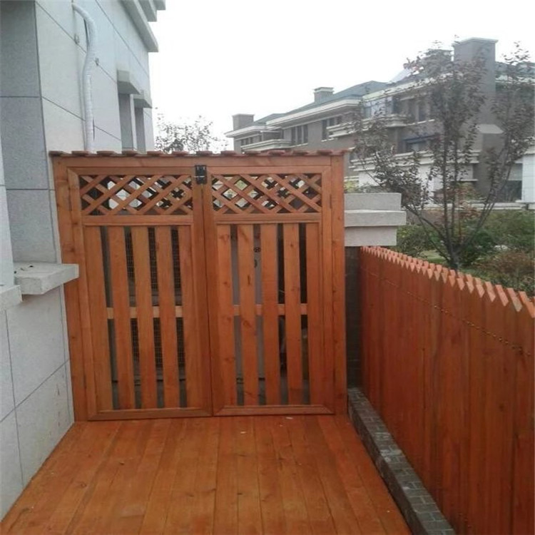 院子里的防腐木,美!