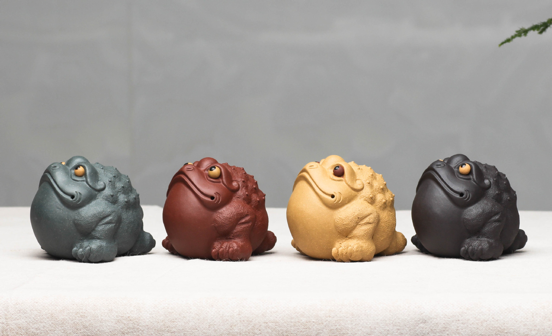 批发宜兴紫砂茶宠三足金蟾蜍求财金蟾摆件雕塑茶具配件工艺品定制