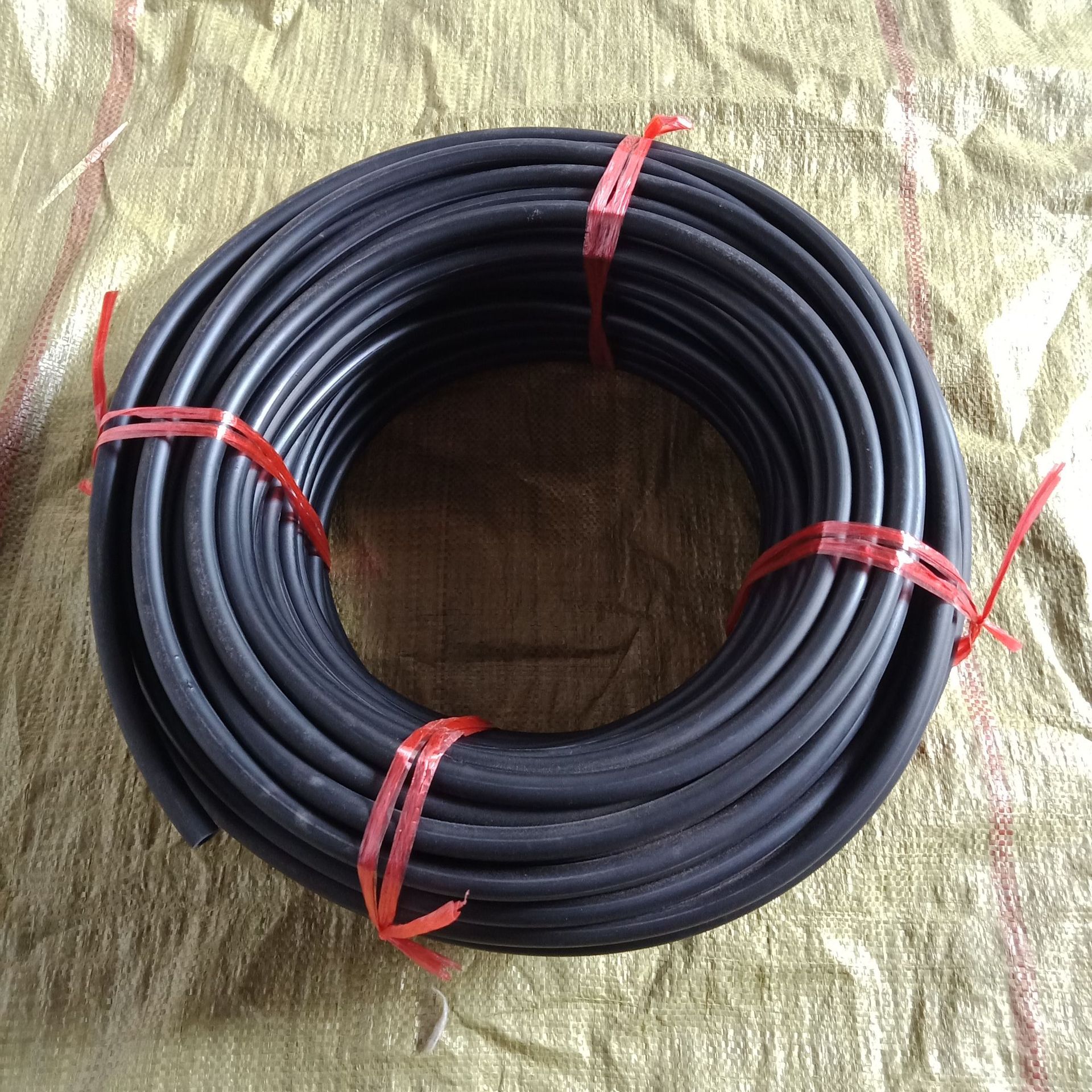 氟胶管 高温耐磨损fkm氟胶水管 耐酸碱黑色氟胶管