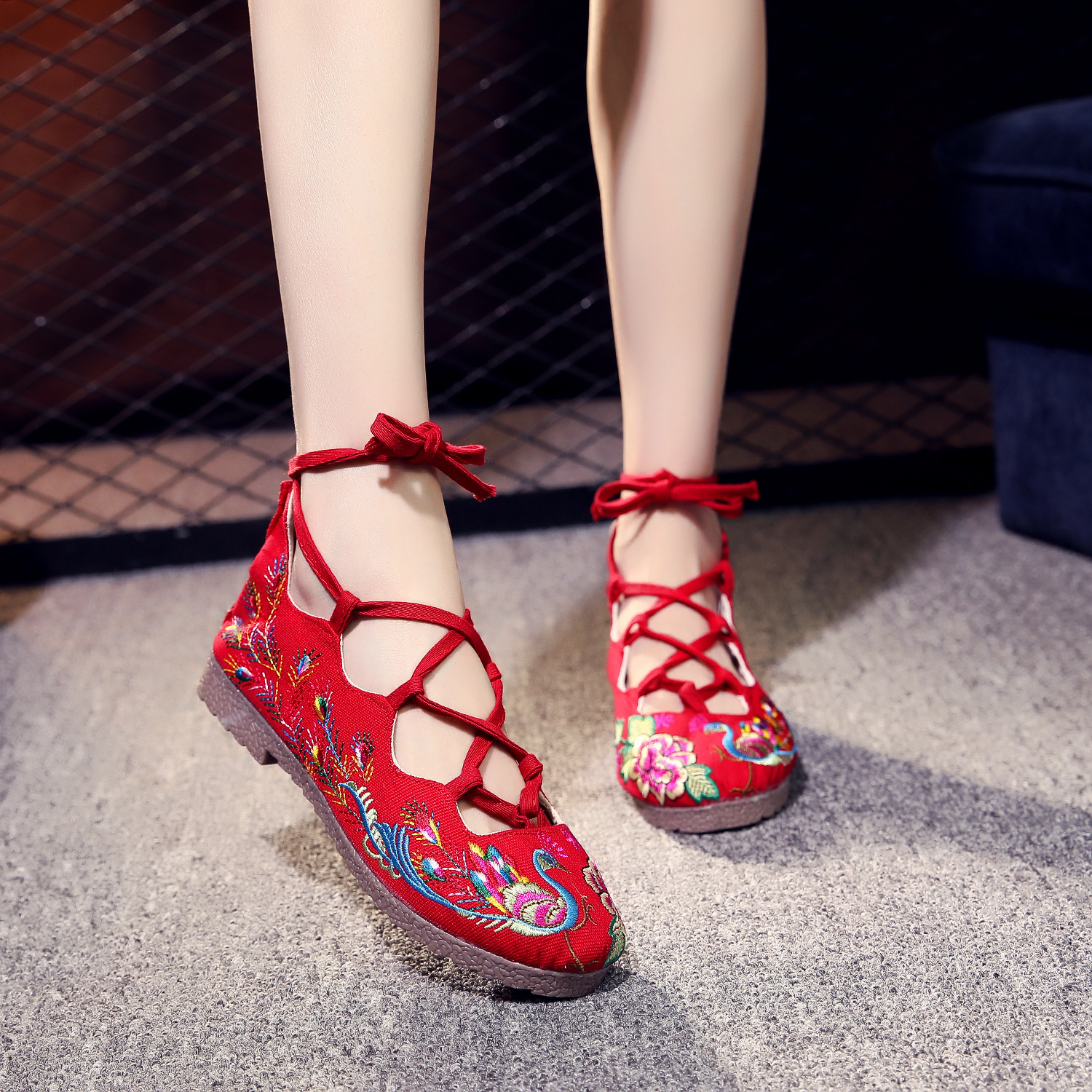 民族风新款系带绑腿鞋休闲孔雀绣花鞋货号hs617