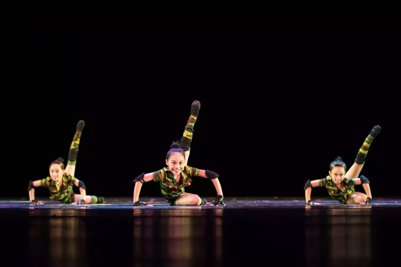 小兵风采六一儿童舞蹈演出服装迷彩酷娃小小兵少儿舞蹈表演服装