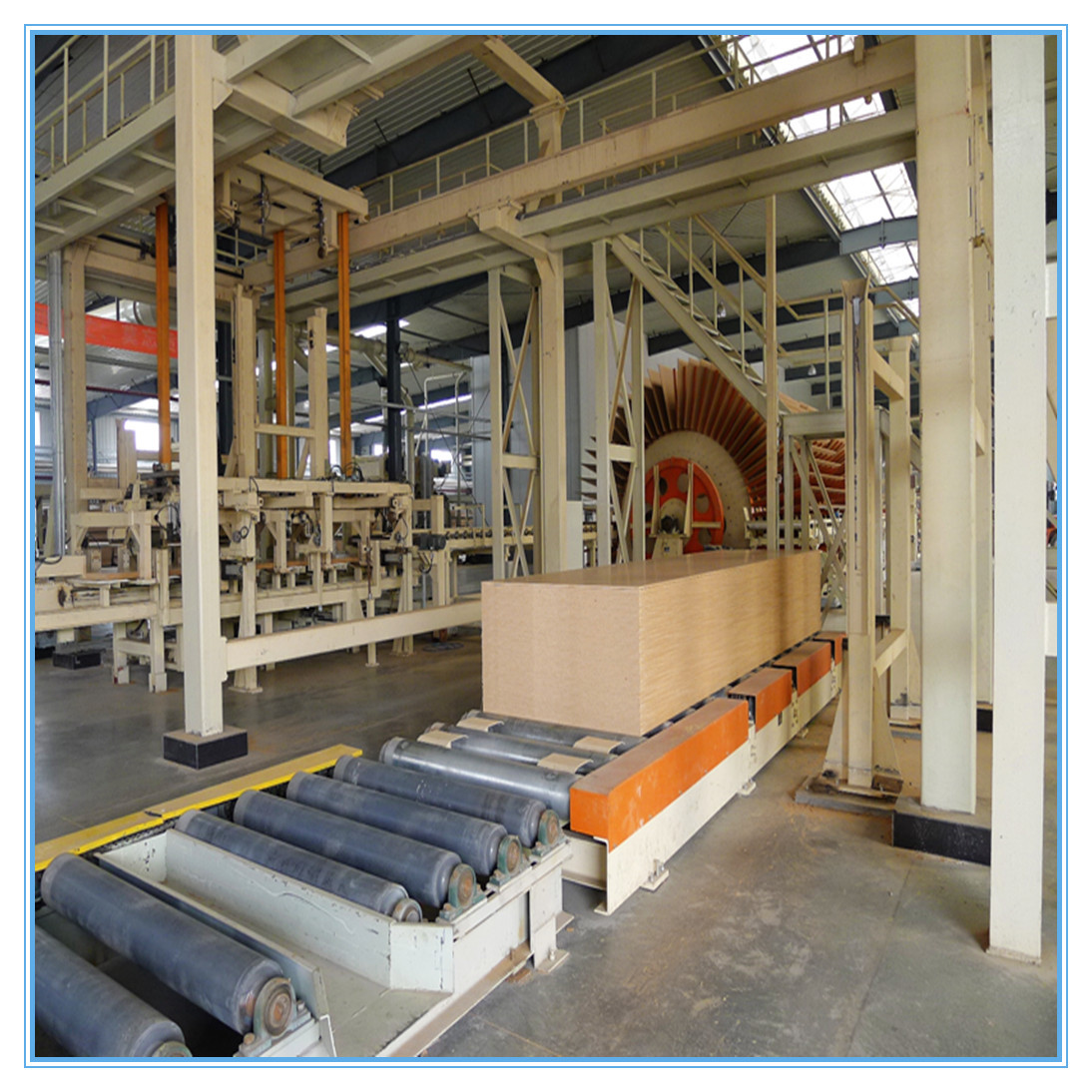 厂家供应杨 密度板 胶合板 多层板双面桃花芯砂光板可贴三聚氰胺