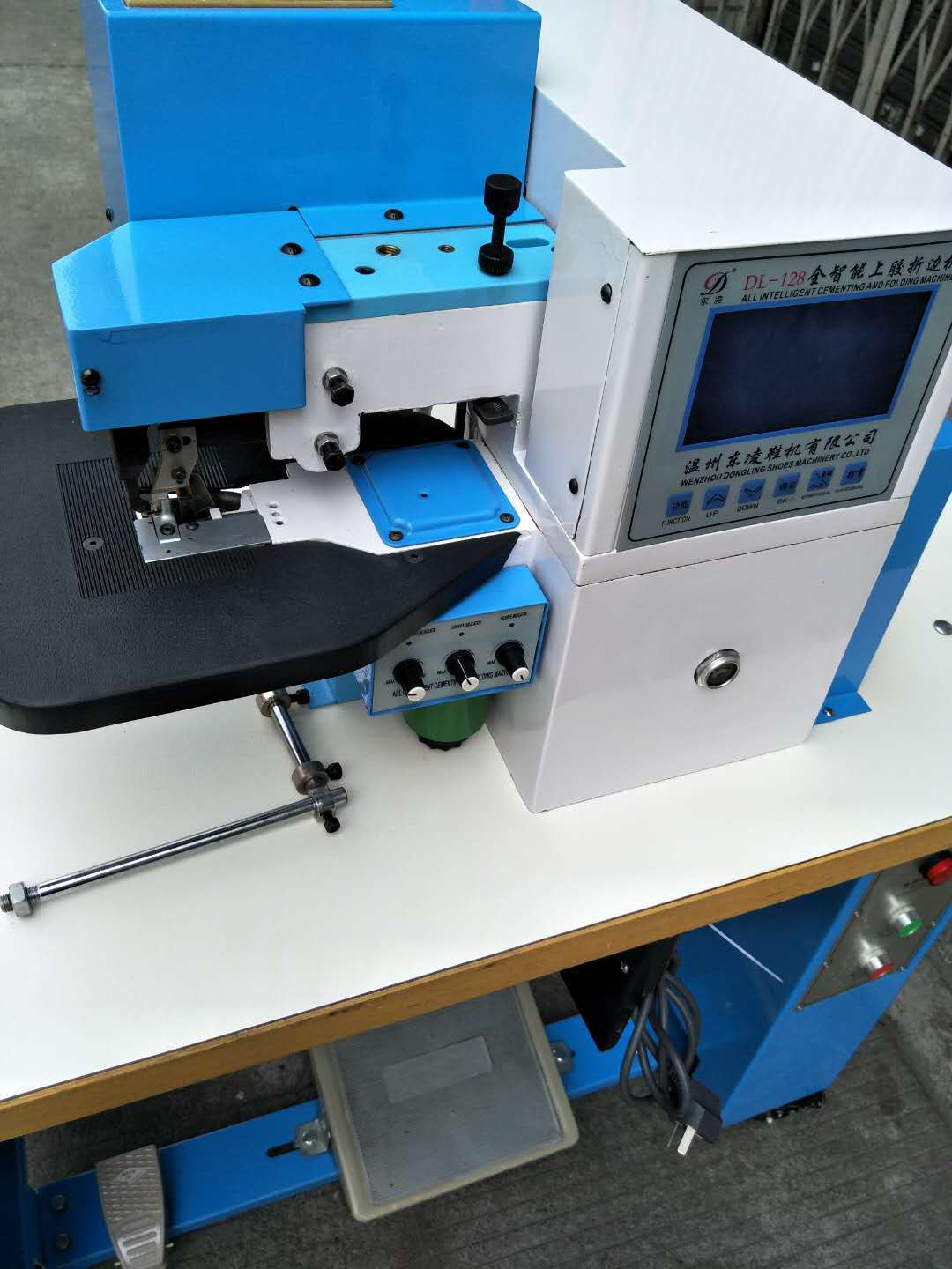 出售电脑全自动上胶折边机 皮革折边 制鞋流水线设备 二手鞋机