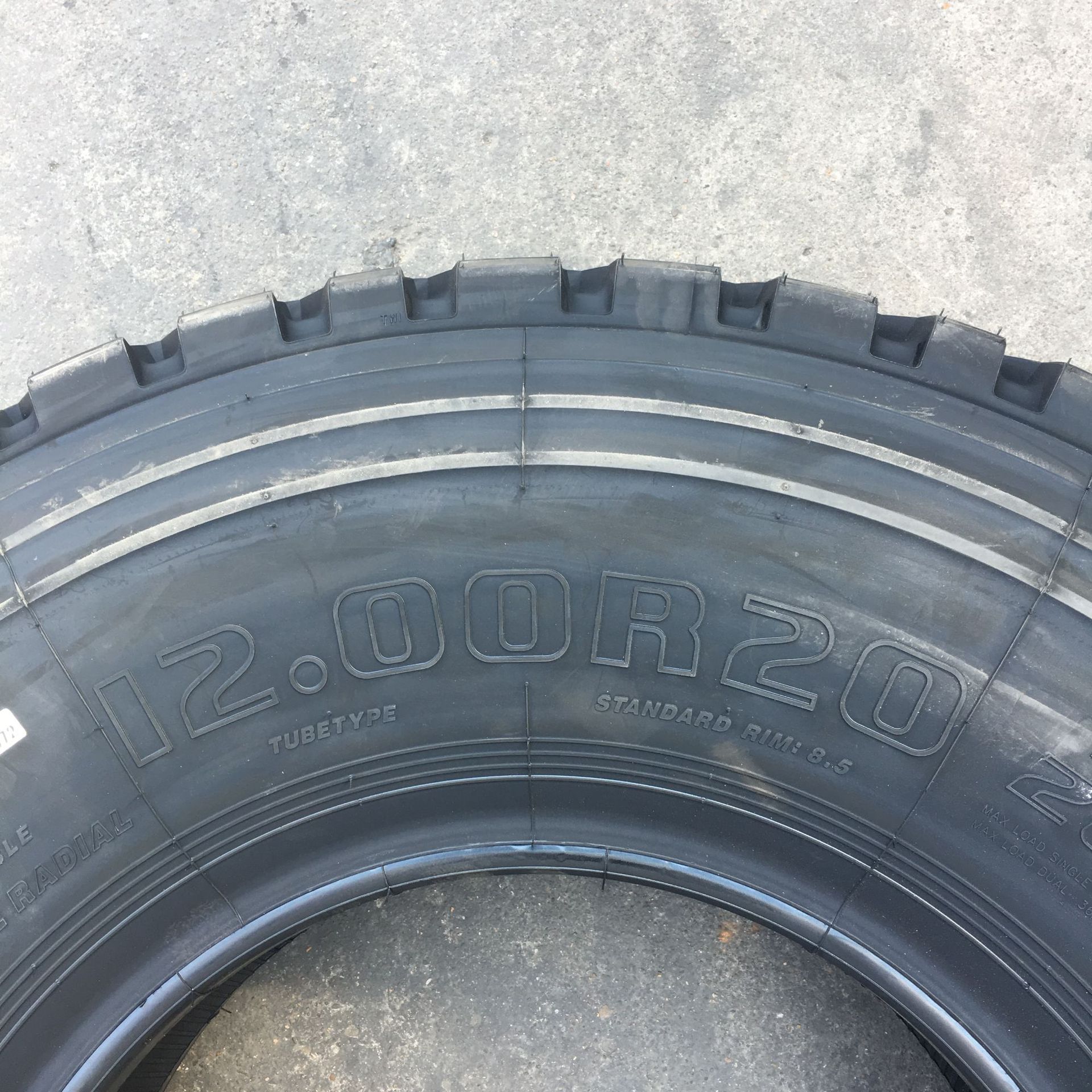 全新1100 1200r20 11.00 12.00-20前四后八大货卡车钢丝载重轮胎