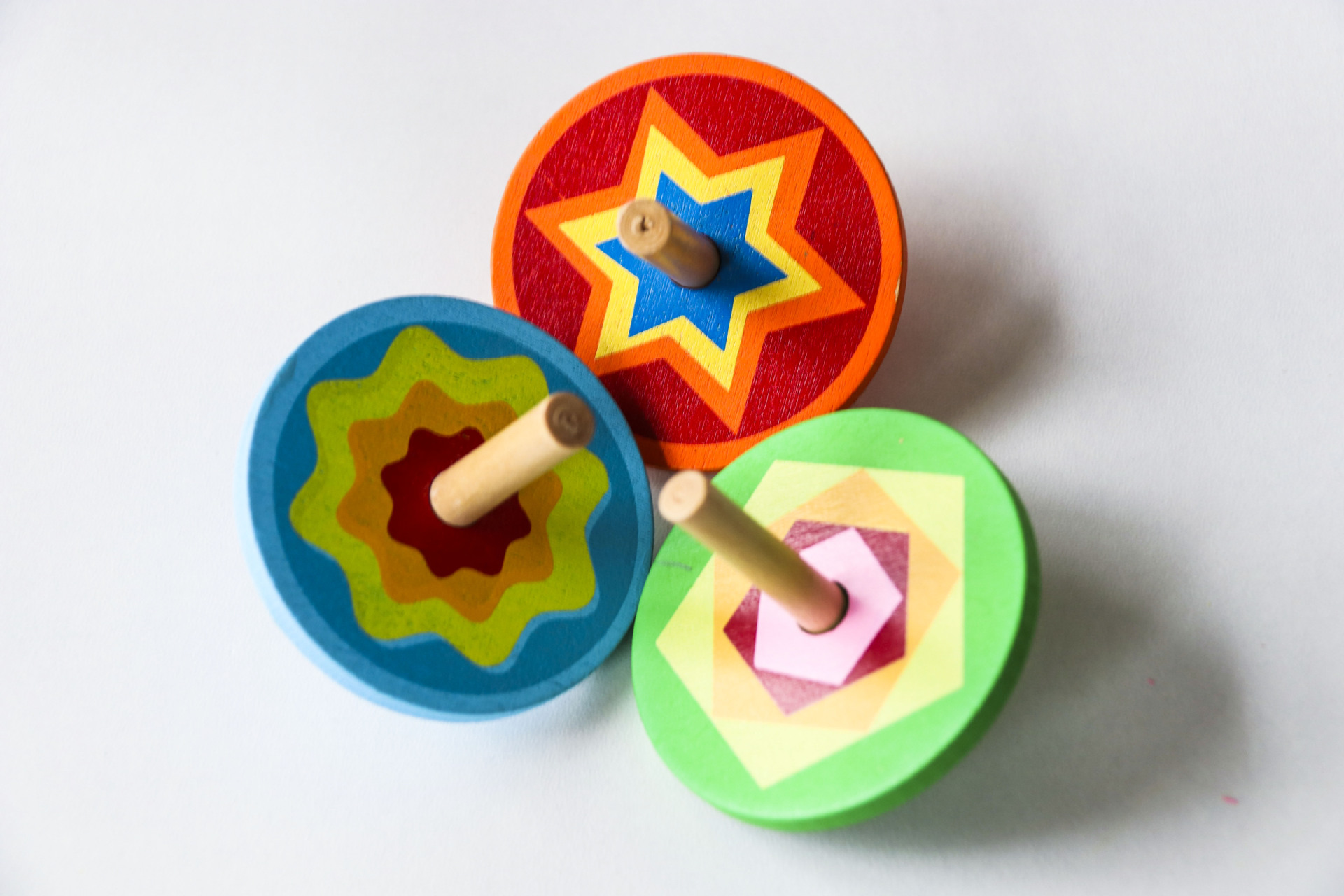 木质手动旋转小陀螺桌面减压木制卡通玩具幼儿园活动小礼品赠品