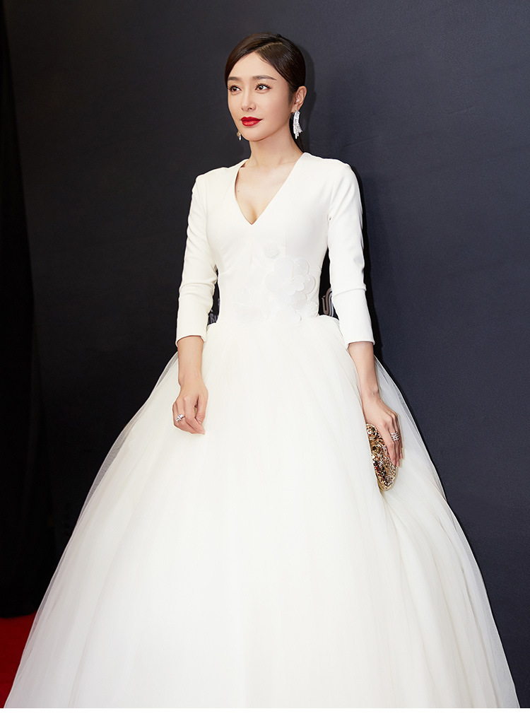 秦岚明星同款高端v领连衣裙新款网纱大摆蓬蓬裙旅拍主持人礼服女