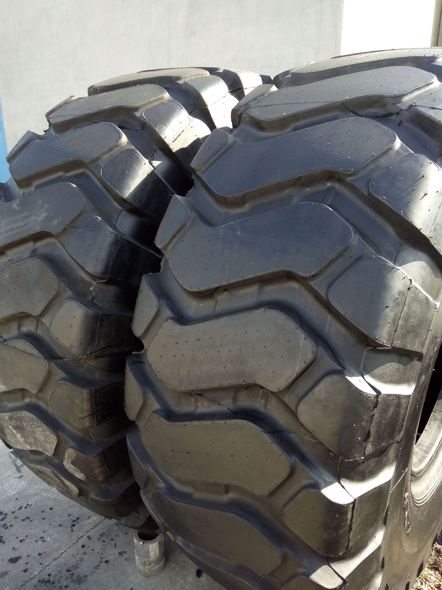 工程车钢丝轮胎 1800r25 b06s 重载矿山专用子午线轮胎 厂家直销