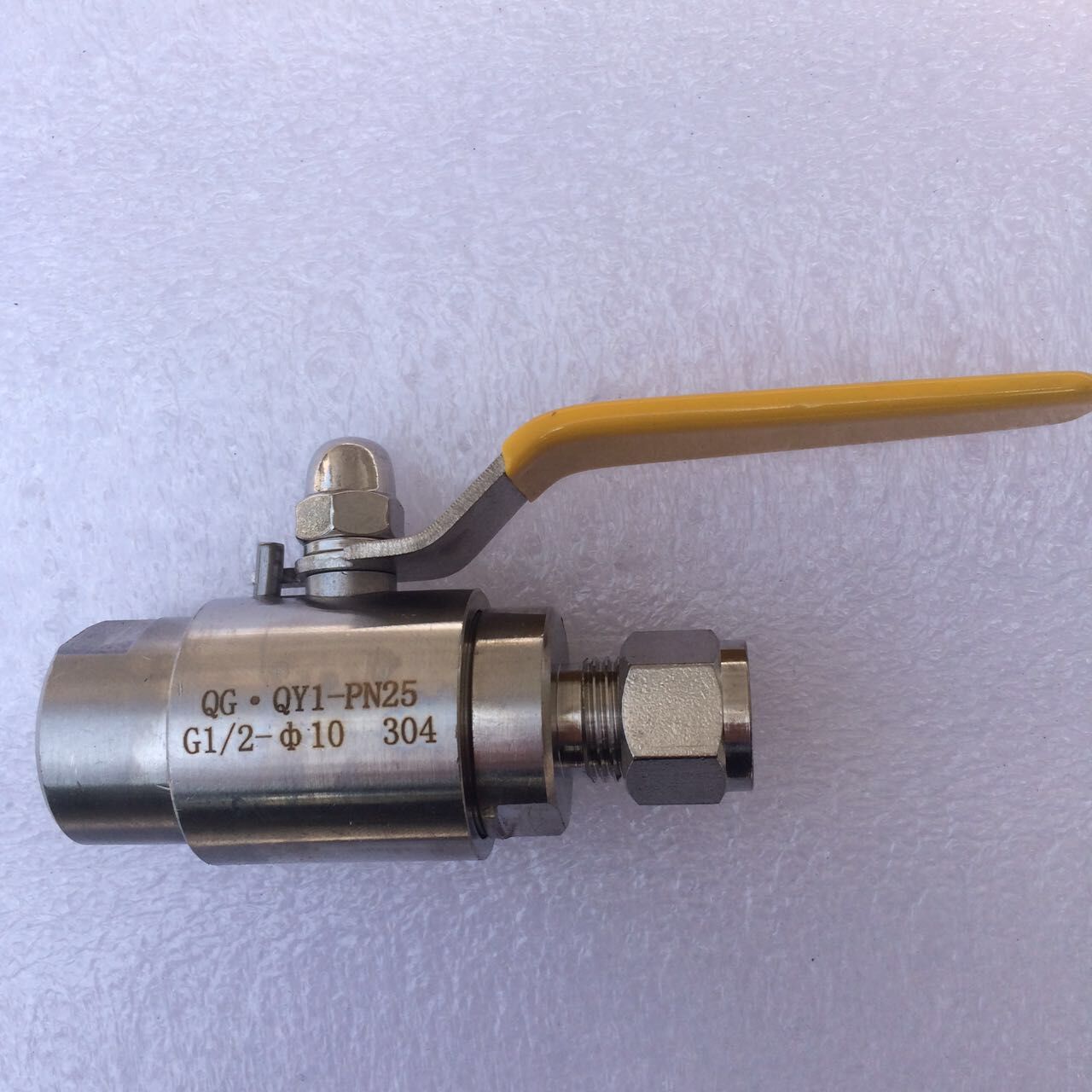 生产304不锈钢气源球阀 g1/2-8 内丝卡套式阀门 定制手动球阀