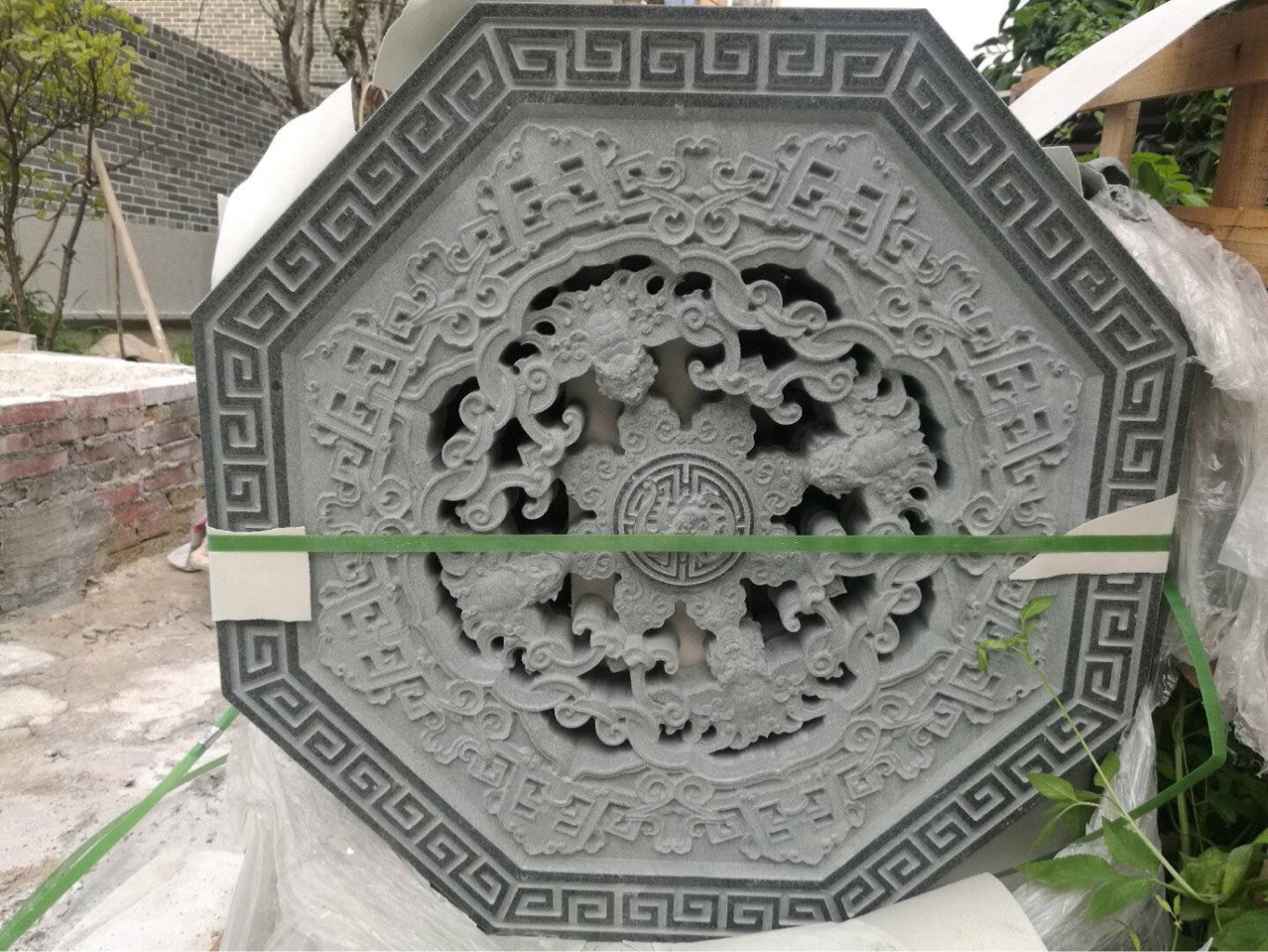 惠安厂家设计石材石雕镂空雕刻雕花窗户 花岗岩青石浮雕装饰窗雕