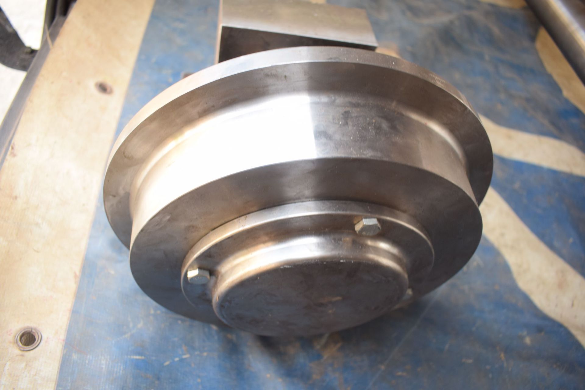 重型钢轨轨道轮 铁轨铁路轨道轮 槽钢轮火车轨道轮对 轻轨轮