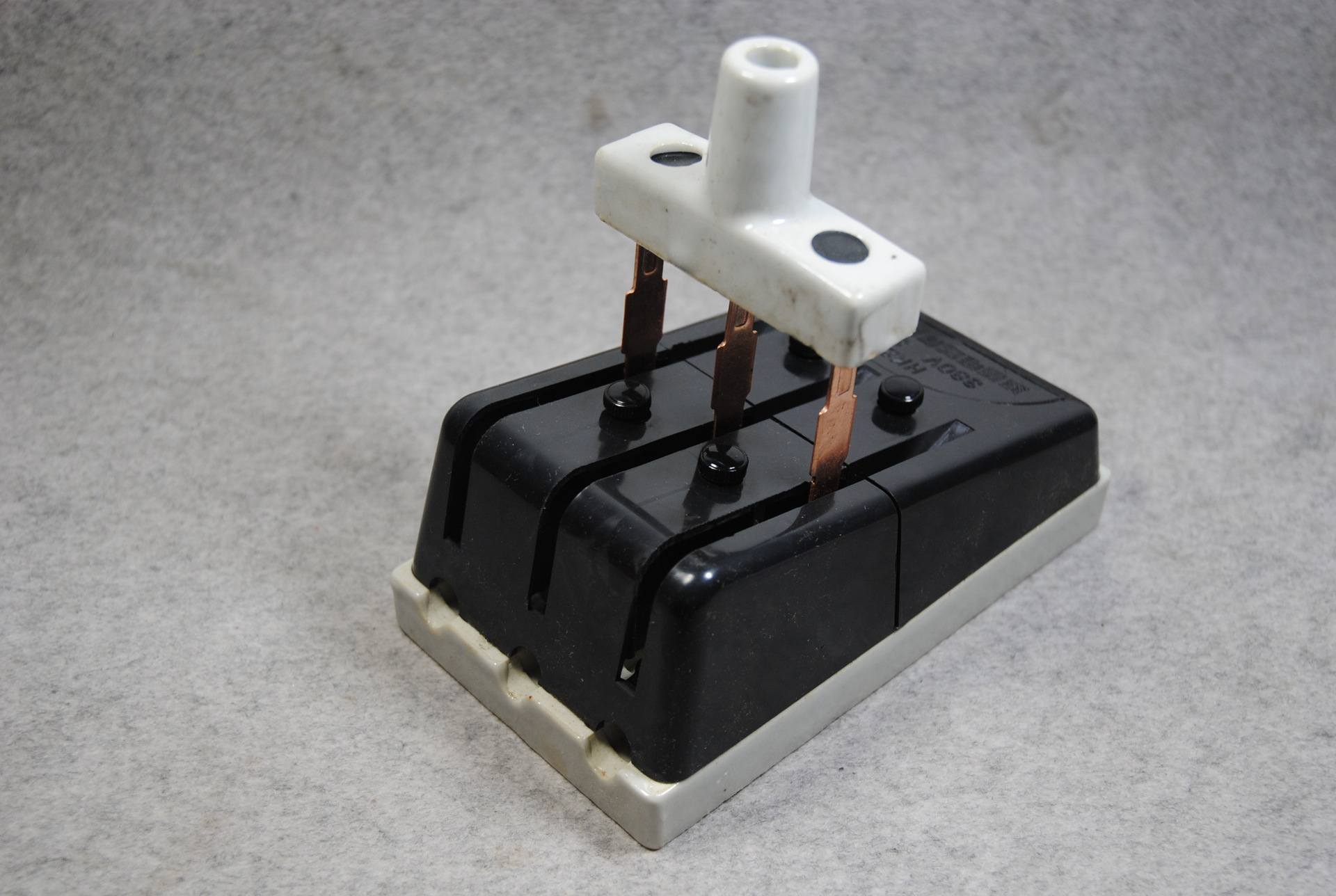 【厂家现货】kh2老式黑色闸刀瓷底3x32a半铜半铁 闸刀开关