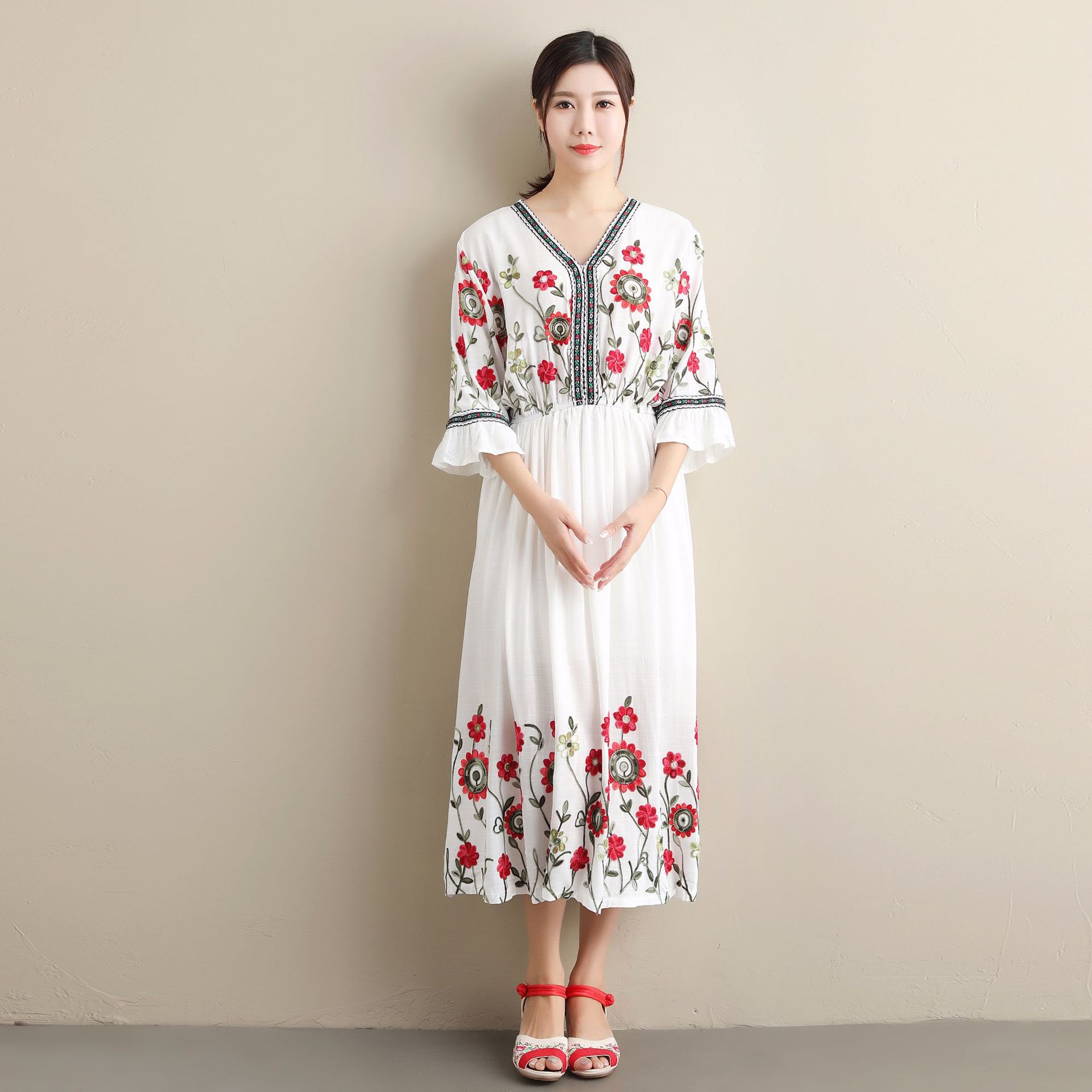 麻凡新款 向日葵连衣裙 民族风花边麻棉刺绣v领女装连衣裙风格款