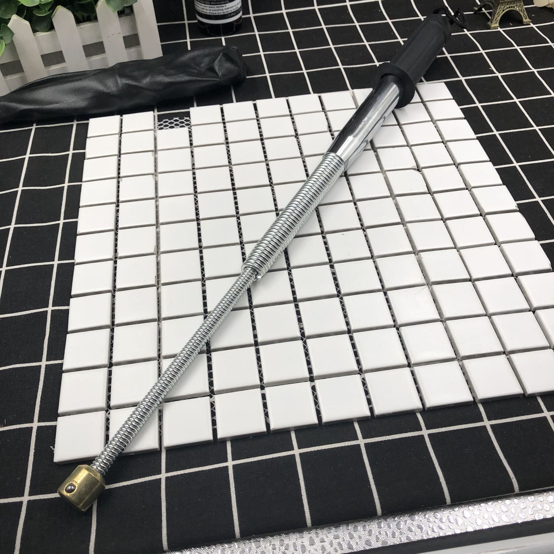 甩鞕防身武器棍 伸缩三节弹簧甩鞭车载甩棍江湖地摊10元店货源