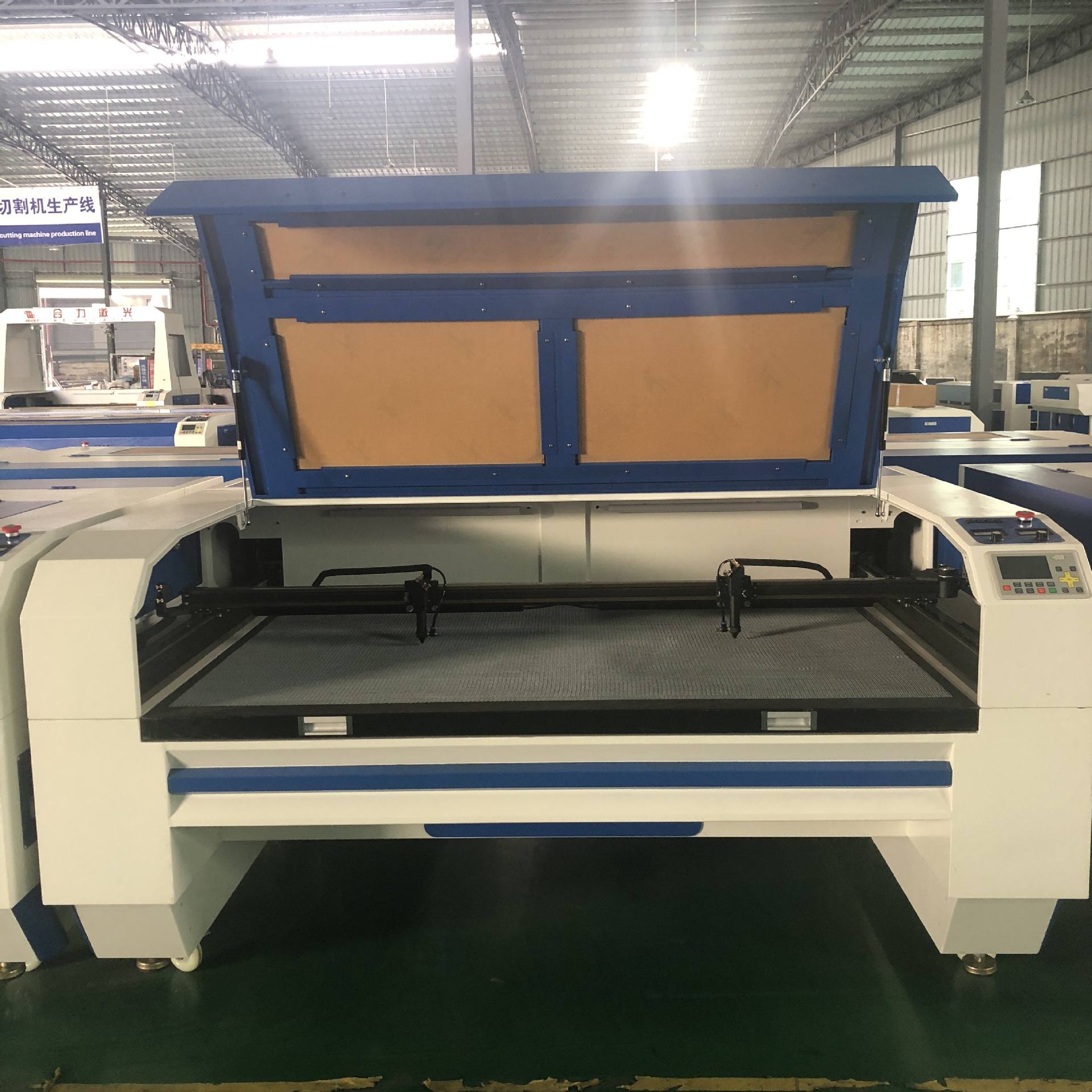 广州激光切割机 激光烧花机 1610布料皮革激光切割机 激光下料机