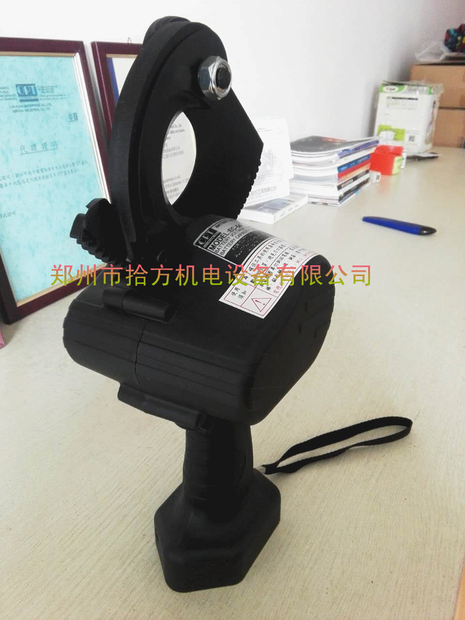 供应台湾opt 充电式刺轮电缆切刀 ec-54 专业用【充电式】电缆剪