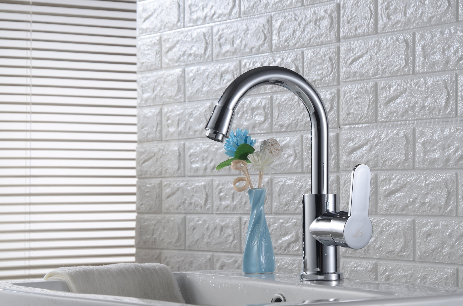 利群厂家直销 塑钢无铅水龙头 浴室洗脸盆面盆冷热水龙头工程批发