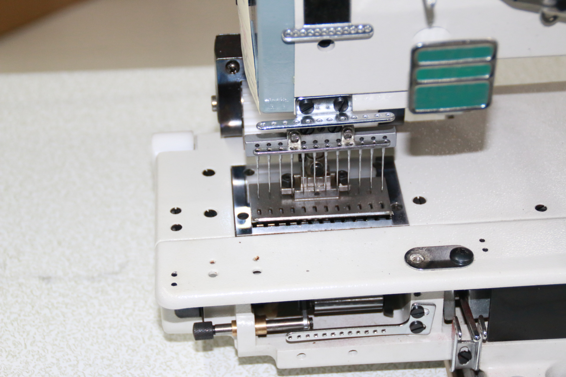 vc008 12针缝纫机 窗帘多针橡筋松紧带拉腰机贴条子裤腰缝纫机