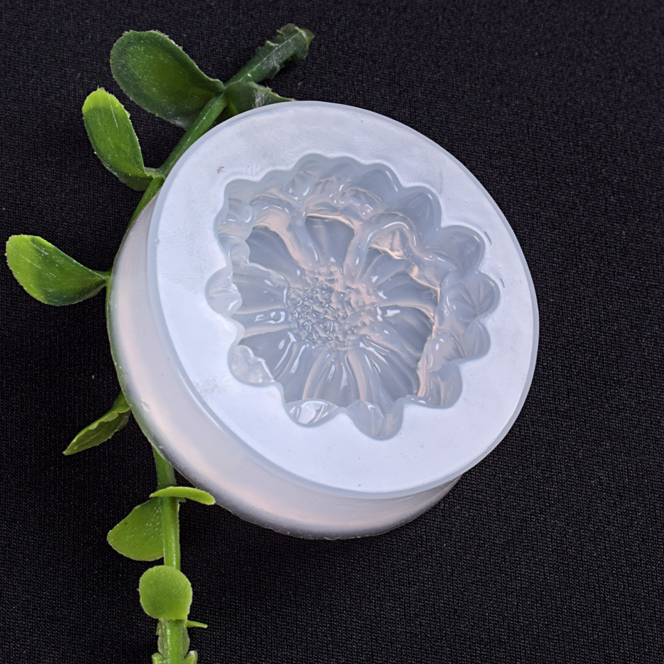 厂家批发小菊花硅胶模具水晶滴模具diy uv树脂胶饰品配饰滴胶模具