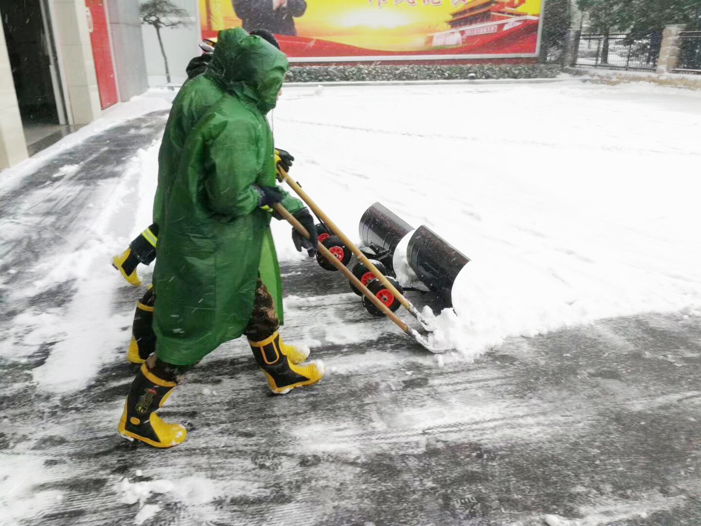 新款双轮推雪铲 加厚推雪板除雪机单把小型铲雪器除雪器推雪锹