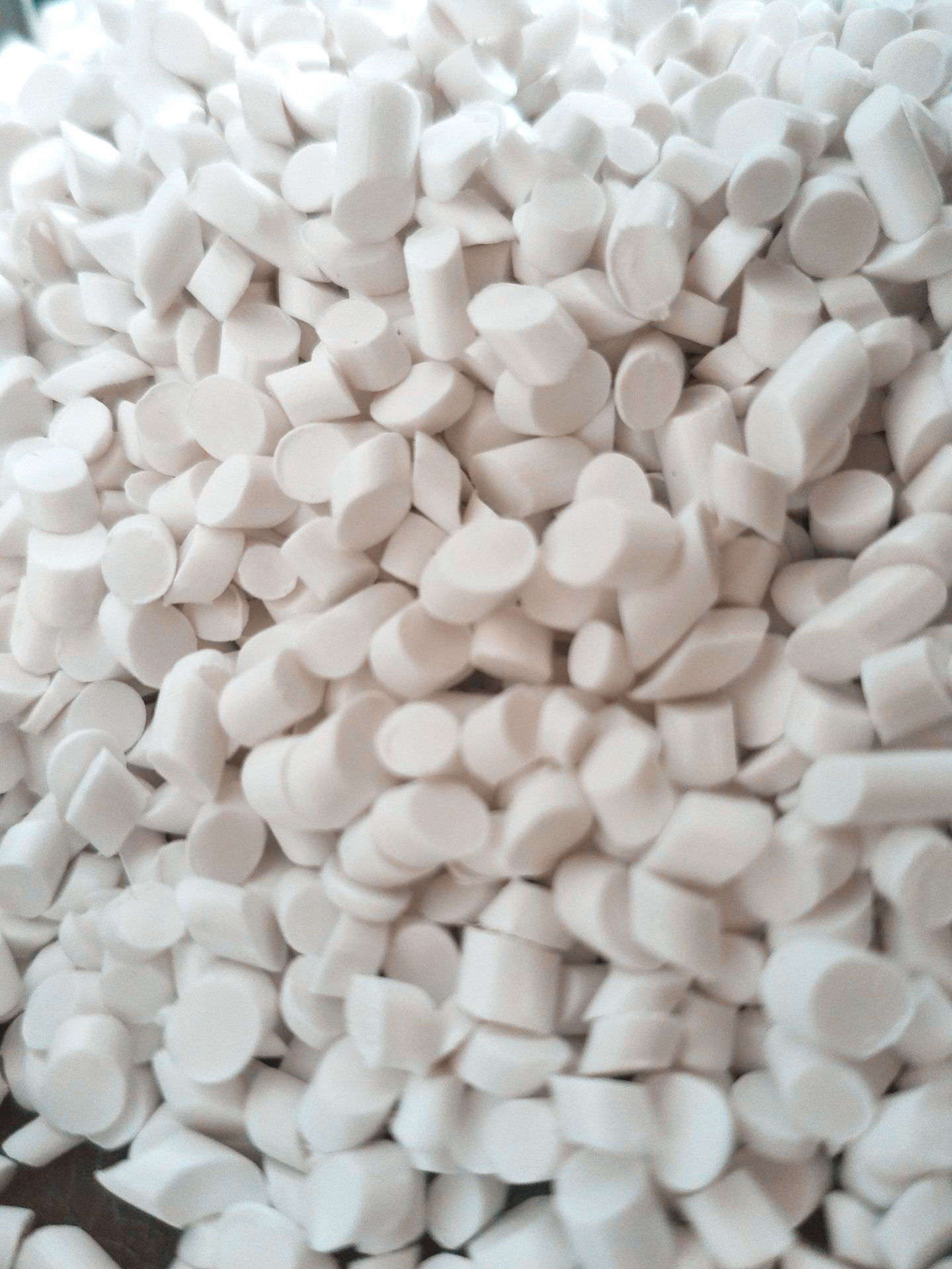 塑料颗粒pvc原生料软质颗粒pvc挤出压延板材卷材颗粒