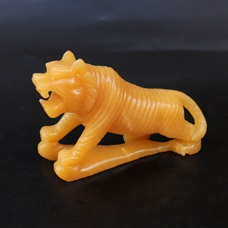 天然米黄玉老虎摆件生肖黄玉老虎摆件上山虎客厅办公室工艺品