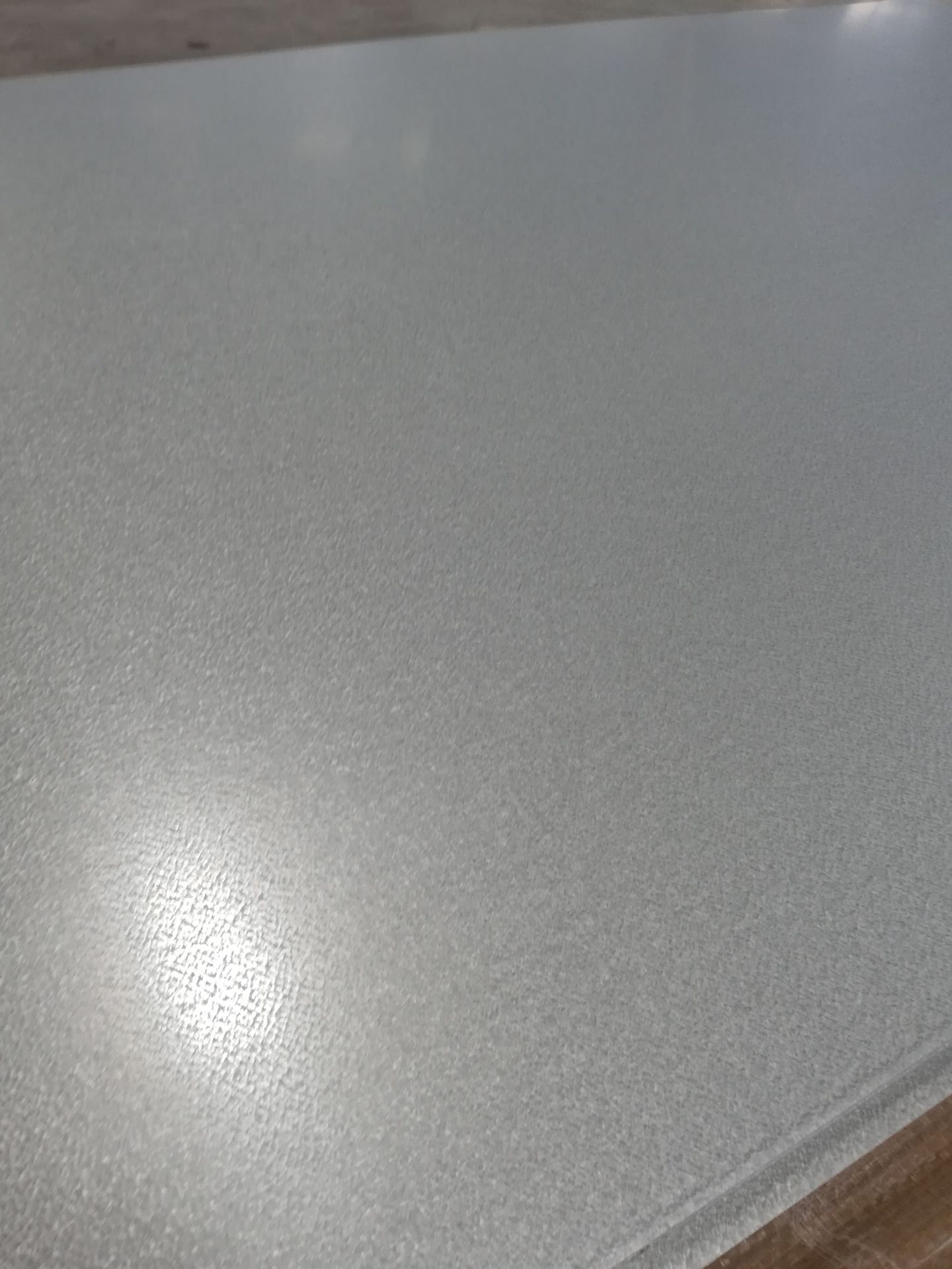 镀铝锌钢板的热反射率很高,是镀锌钢板的两倍 ,人们经常用它来作隔热