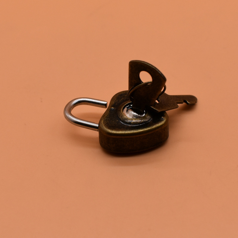 厂家直销现货心形合金文具挂锁 工艺铁皮小锁 日记本笔记本金属锁