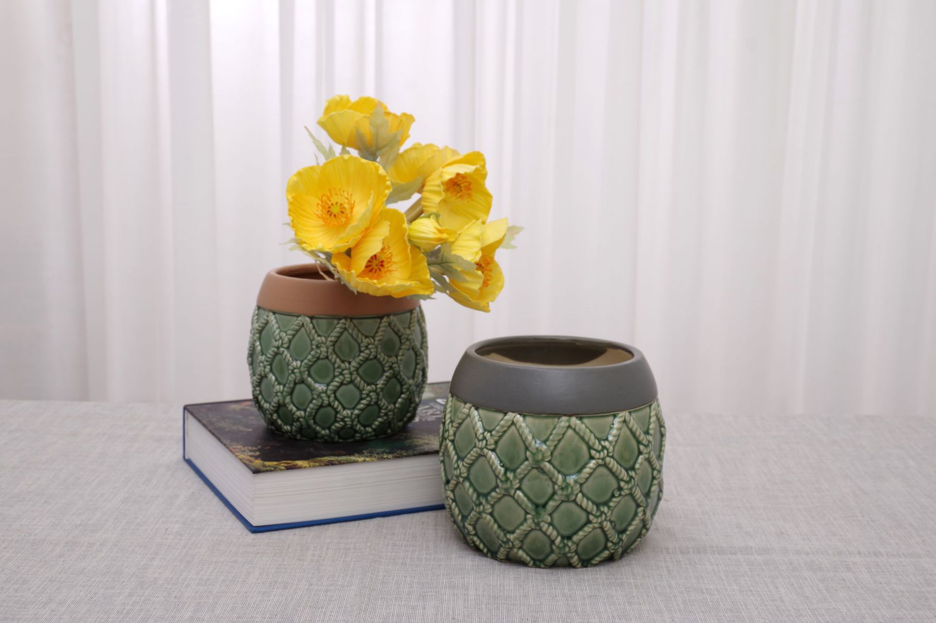 工厂手工麻花辫纹饰花盆办公桌面摆设陶瓷花盆阳台花园盆栽花盆