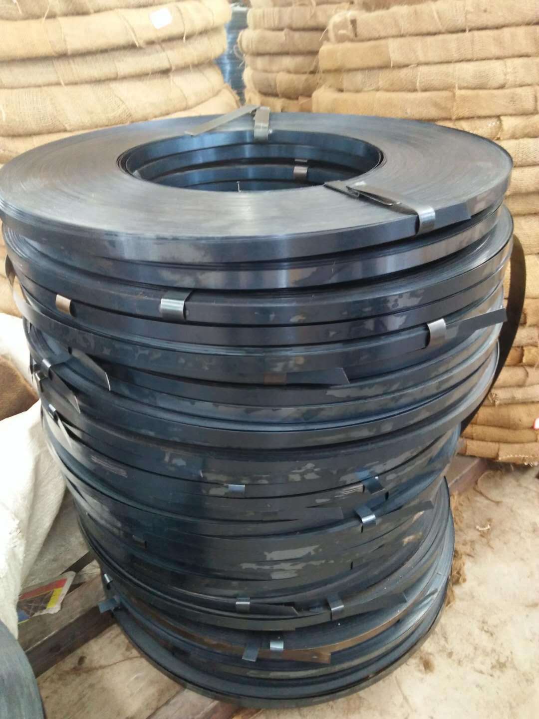 供应烤蓝打包带铁皮打包带镀锌钢带热镀锌打包带