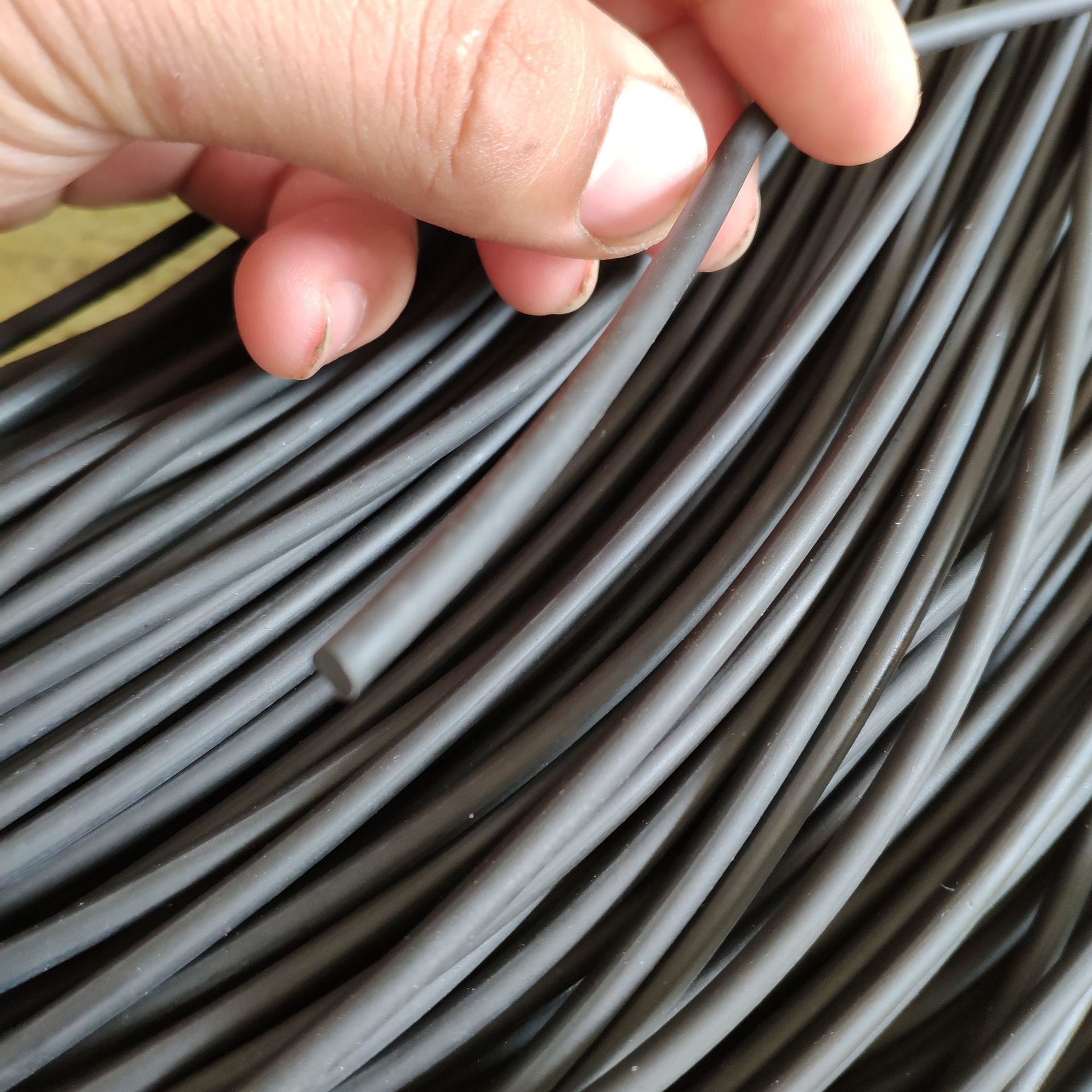 橡胶圆条 实心 黑色 胶绳 橡胶密封条 耐油 耐酸碱 耐磨 各种材质