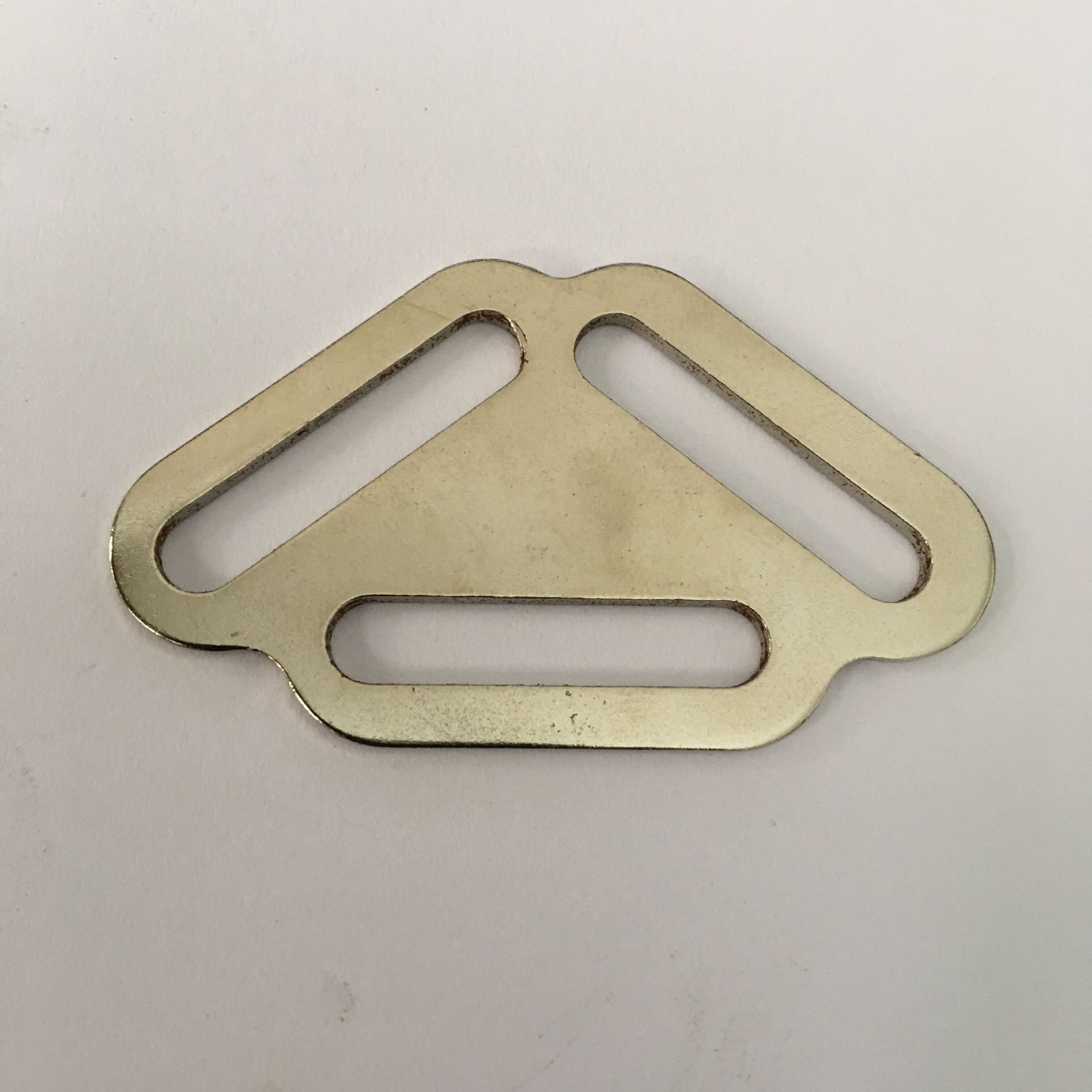 狗狗牵引绳宠物胸背带铁片五金三孔片金属扣配件三角扣厂家直销