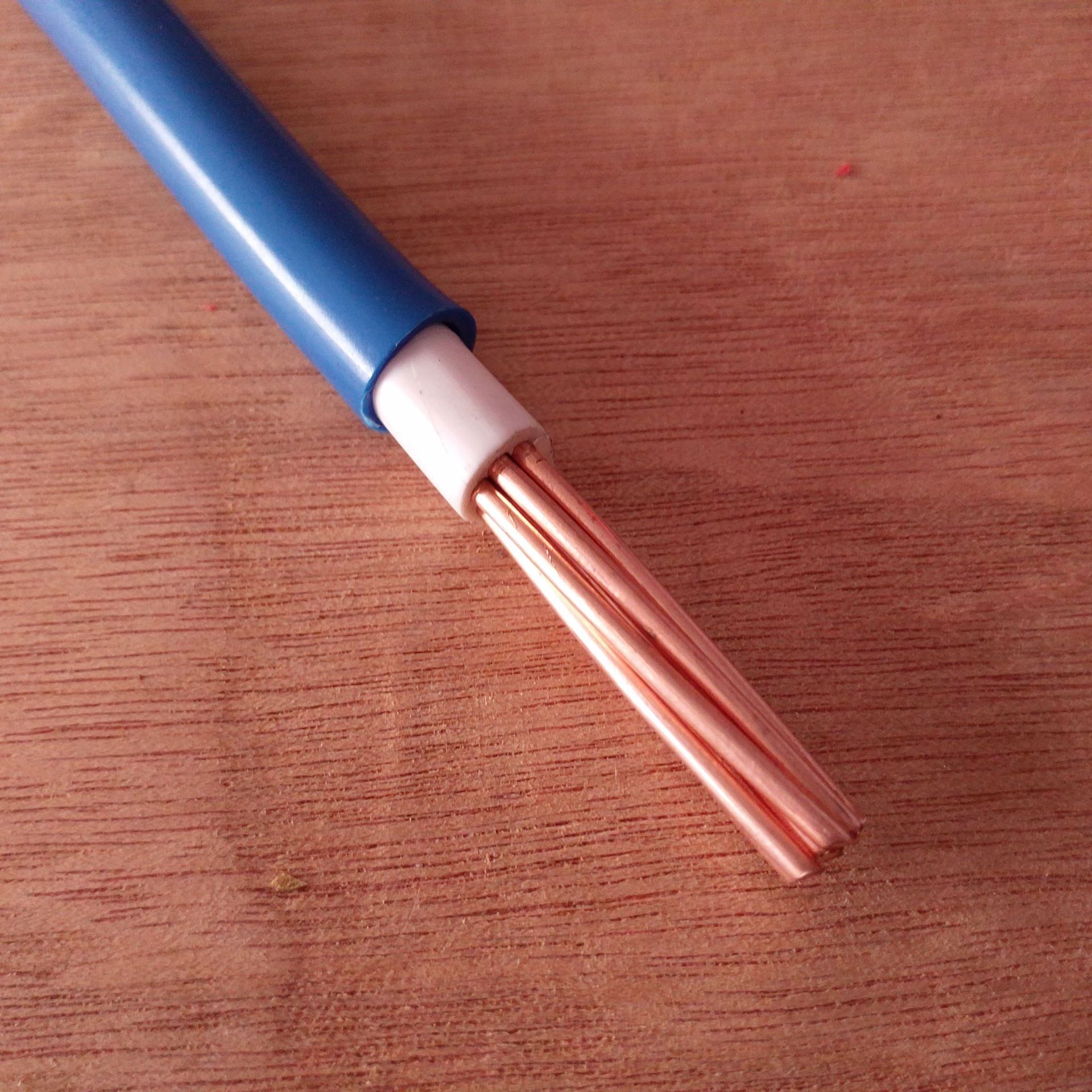 华新/珠江国标zc-bvv16平方铜芯电线电缆双塑7股负荷35kw以内111a