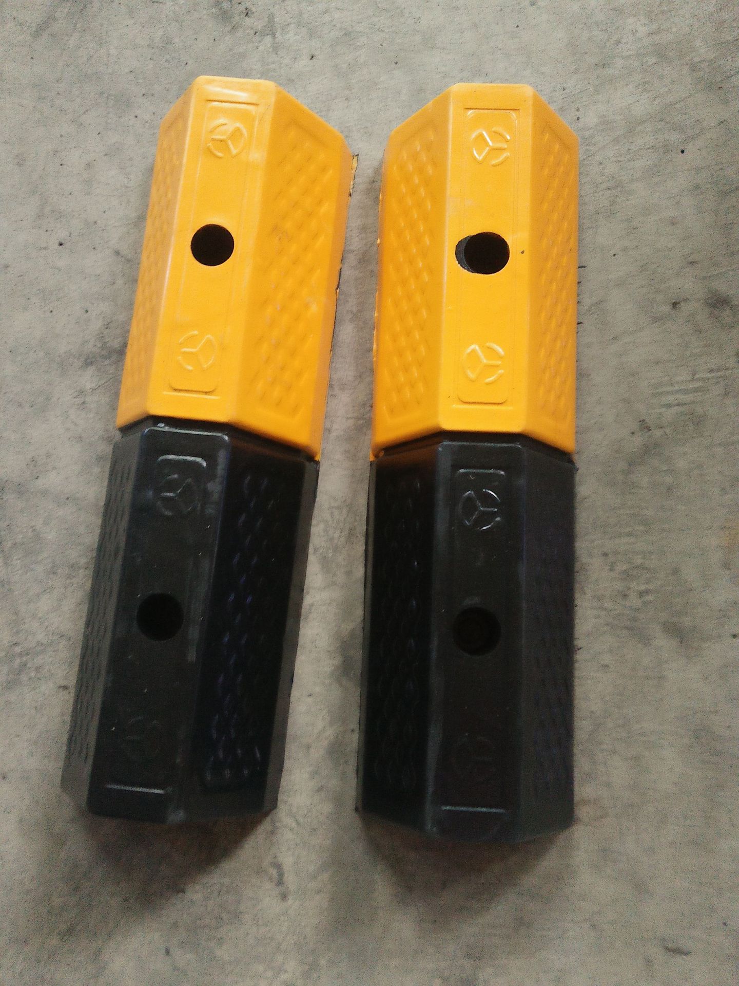 挡车器 车轮定位器 阻车器 停车位挡车器 交通设施黄黑定位器