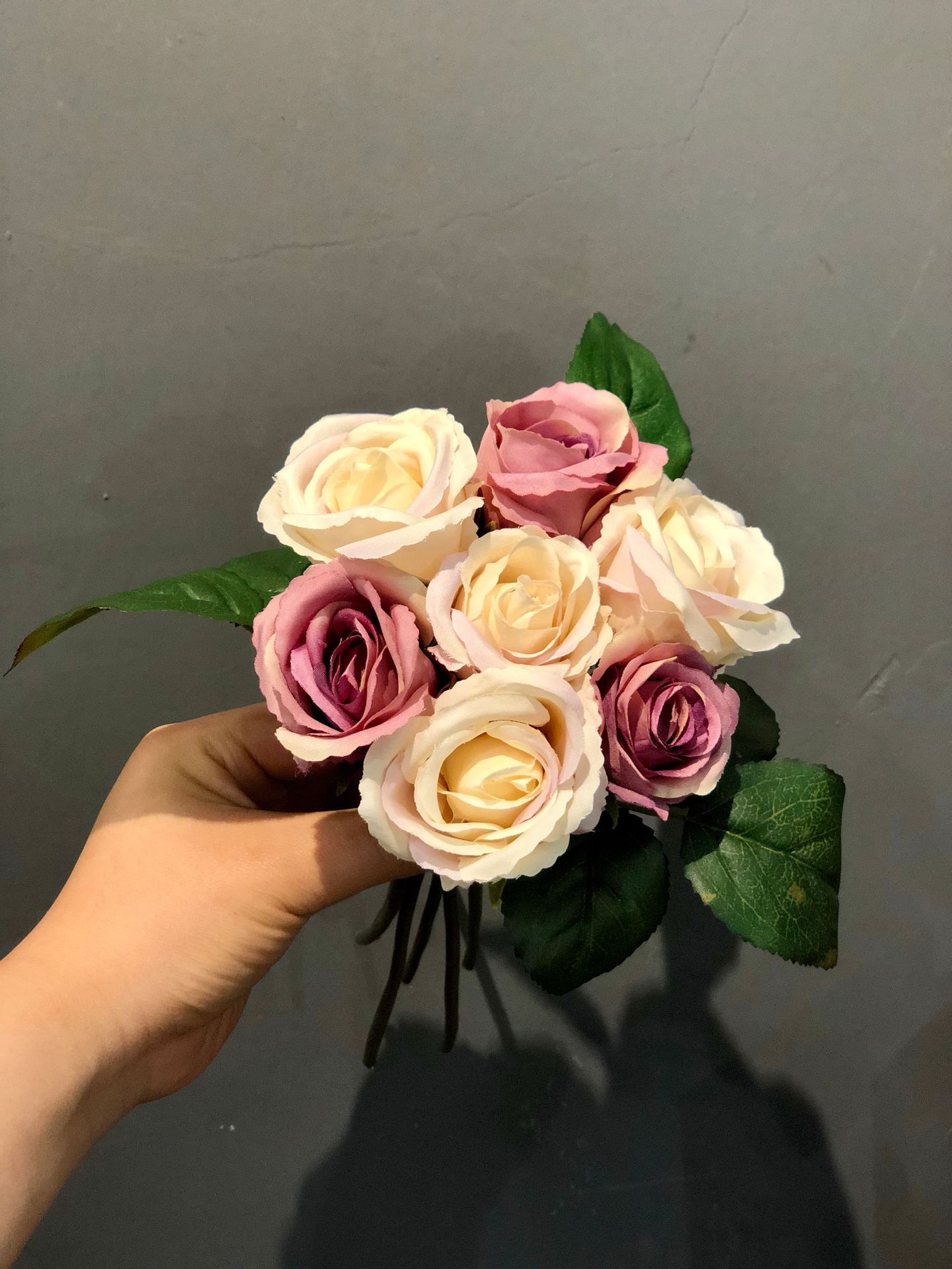 仿真玫瑰花手扎新娘手捧花蔷薇花桌花餐厅家居摆设摆件仿真花绢花