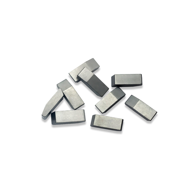 供应木工刀具用钨钢锯齿片 硬木切割用合金片焊接硬质合金锯齿粒