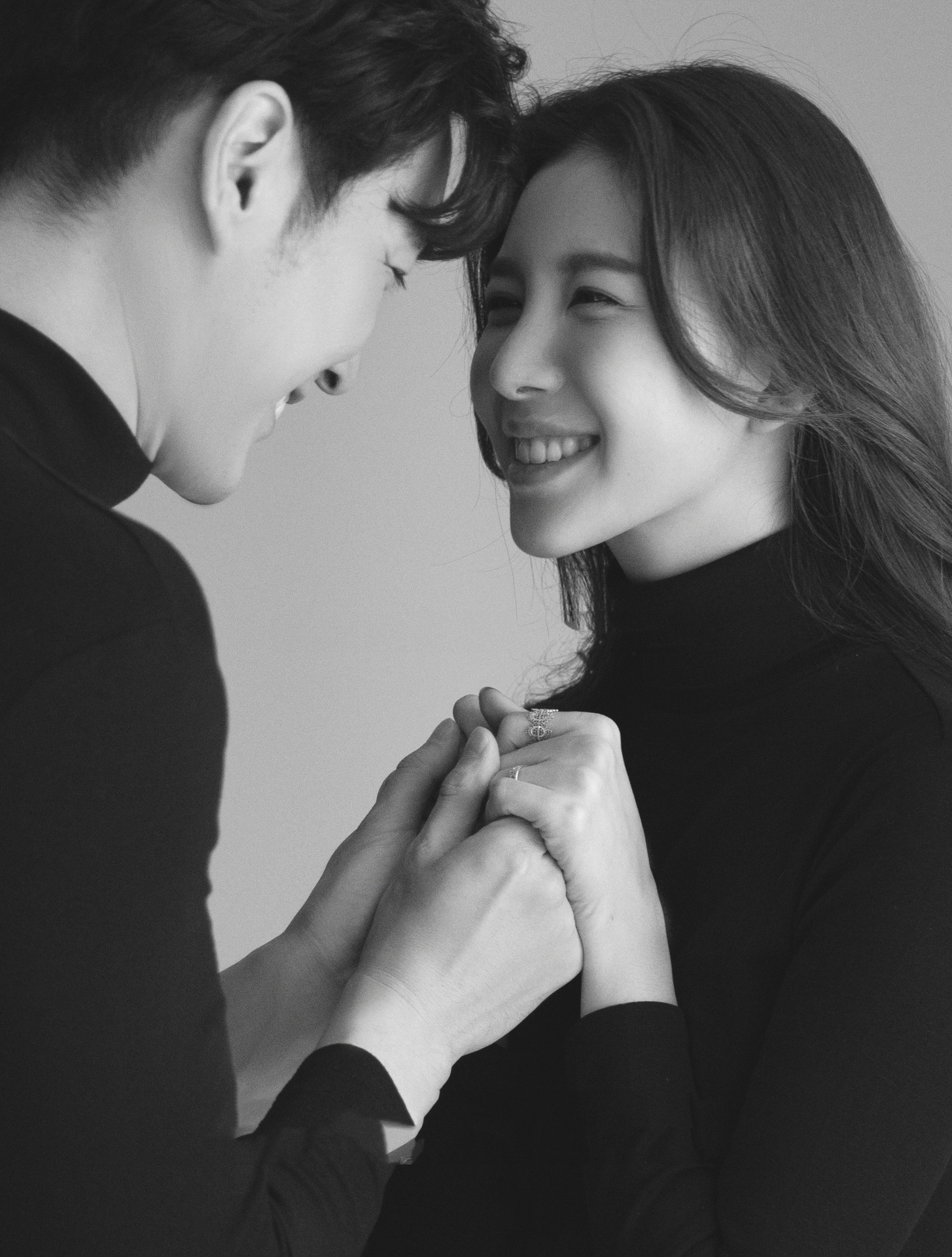 新款秋冬黑色毛衣韩式情侣写真主题婚纱服装摄影拍照清新情侣便装