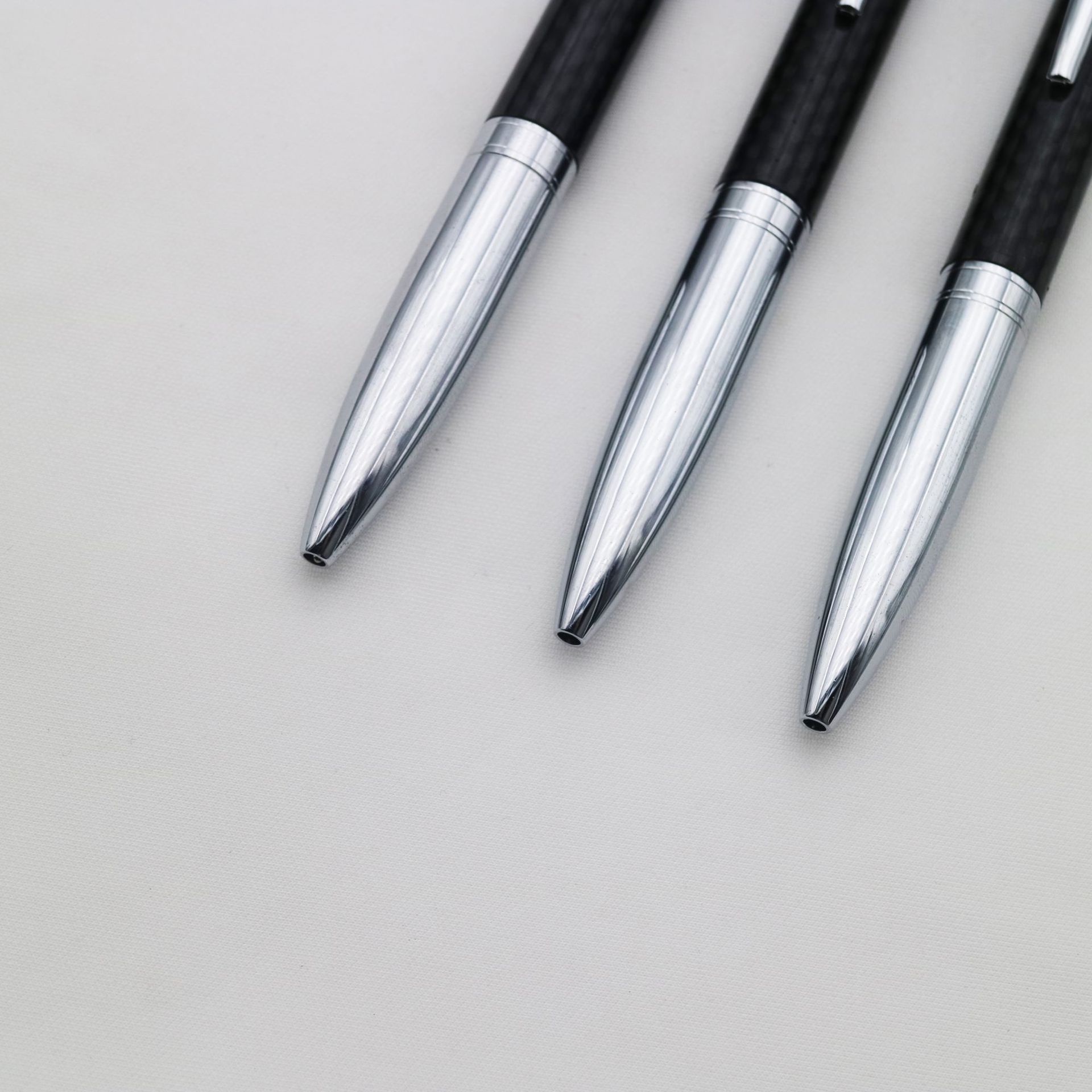 厂家供应金属圆珠笔 创意圆珠笔 碳纤维圆珠笔 礼品笔 可定制logo