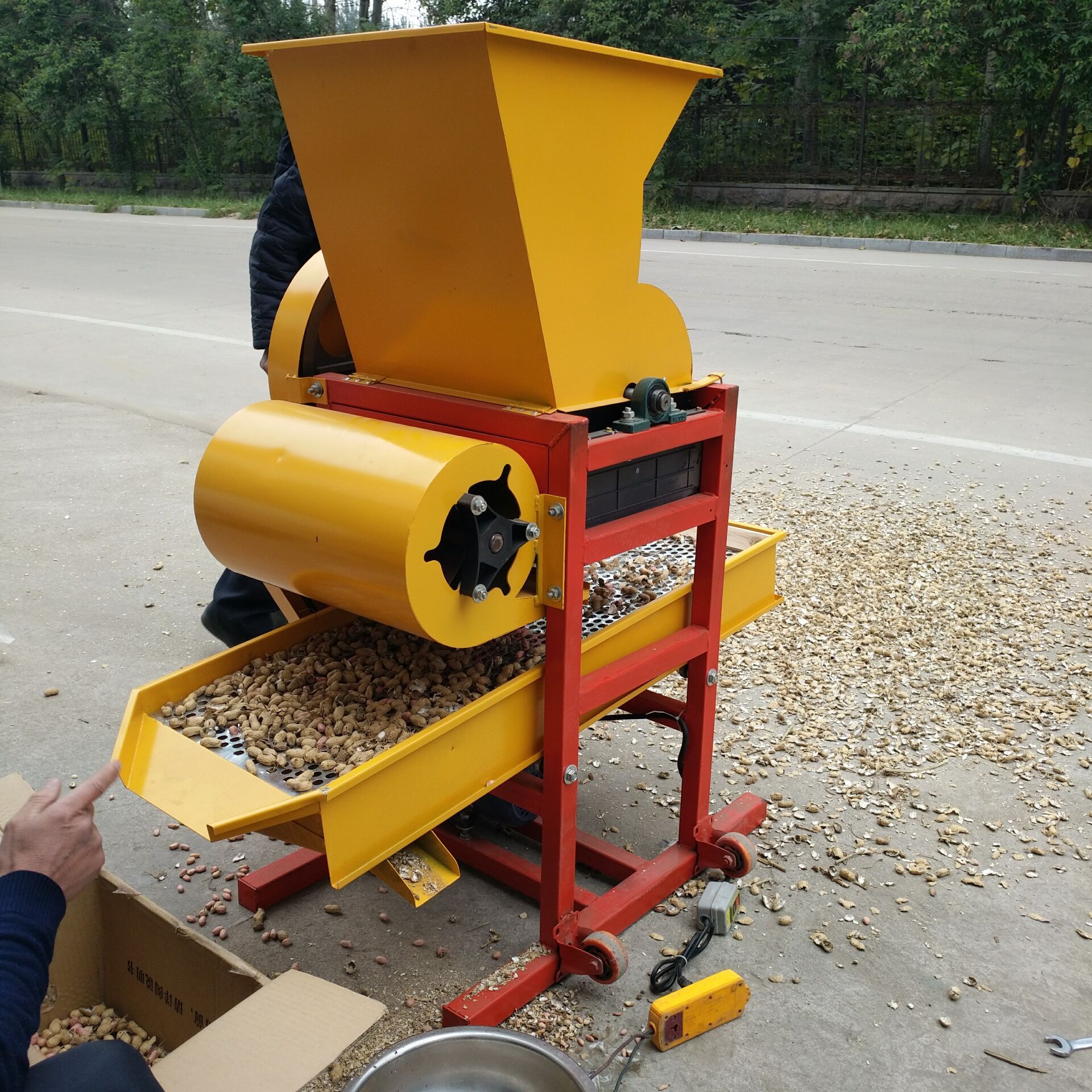 花生种子剥皮机图片 不伤胚芽的扒花生种子机 花生脱壳机质量好