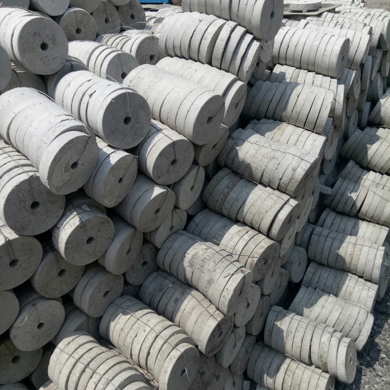 厂家直销 水泥垫块 水泥圆垫块 100圆垫块 桥梁垫块 圆垫块批发