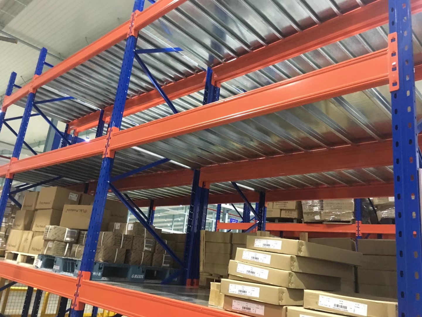 重型层板货架实拍图