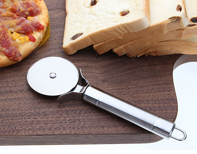 跨境专供不锈钢披萨刀 钢柄披萨轮刀烘焙工具披萨滚刀介饼刀