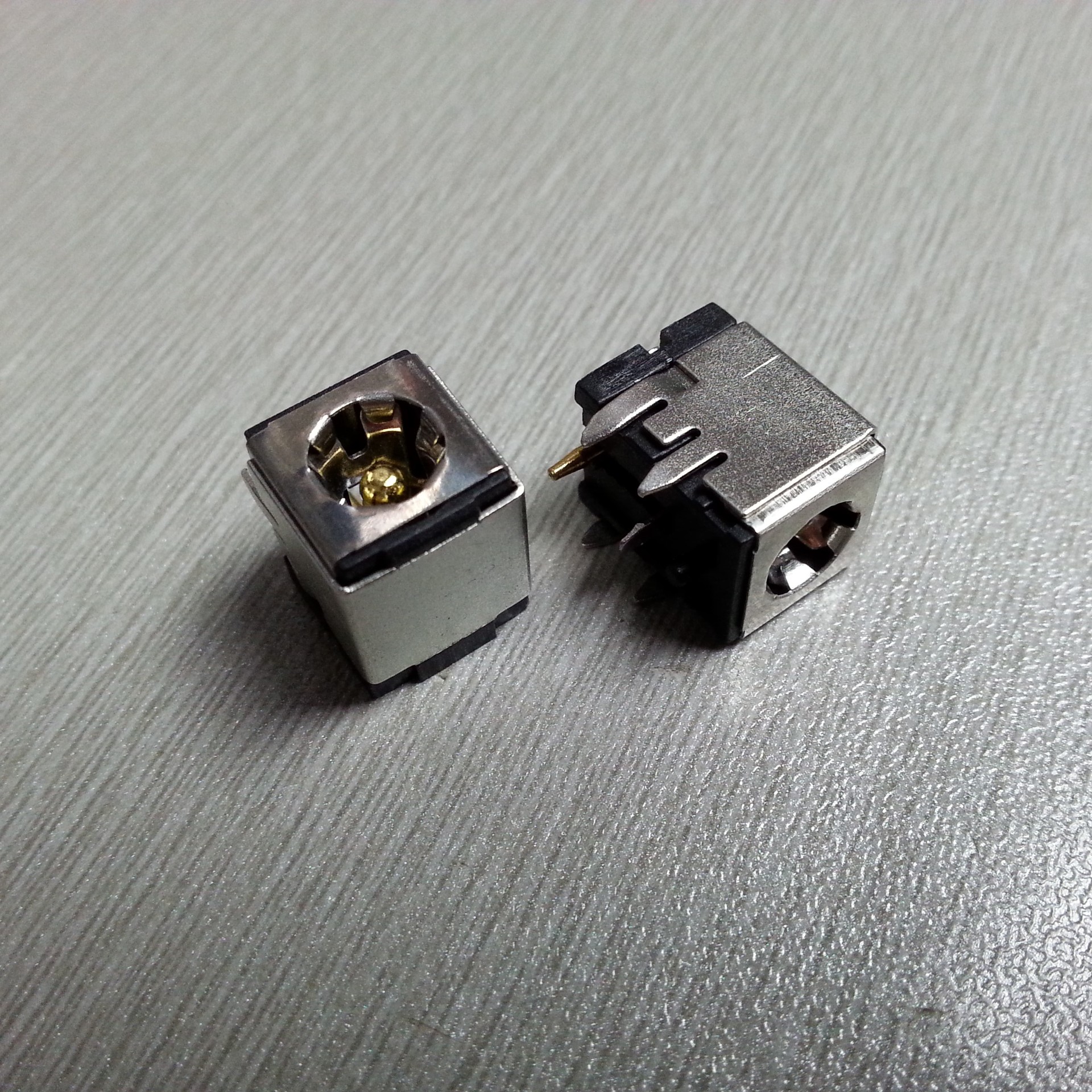 厂家直销 大电流电源插座 dc-007b 6脚插件 镀金沉板式 0d=2.