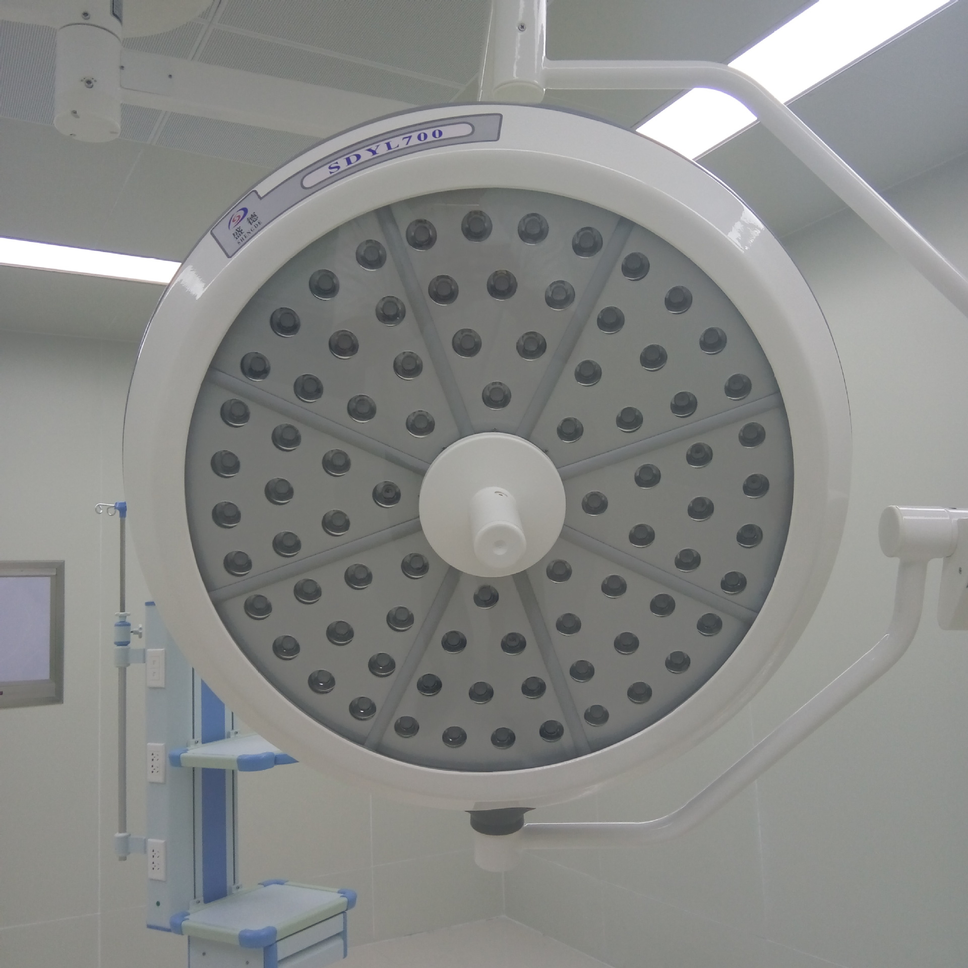 盛德厂家直营医院用led手术无影灯冷光源吊式单头手术灯700