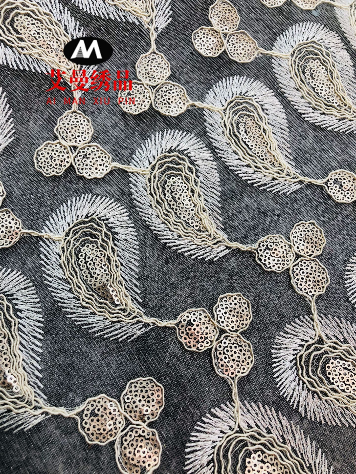 网纱骨绳刺绣 腰果花涤线绣