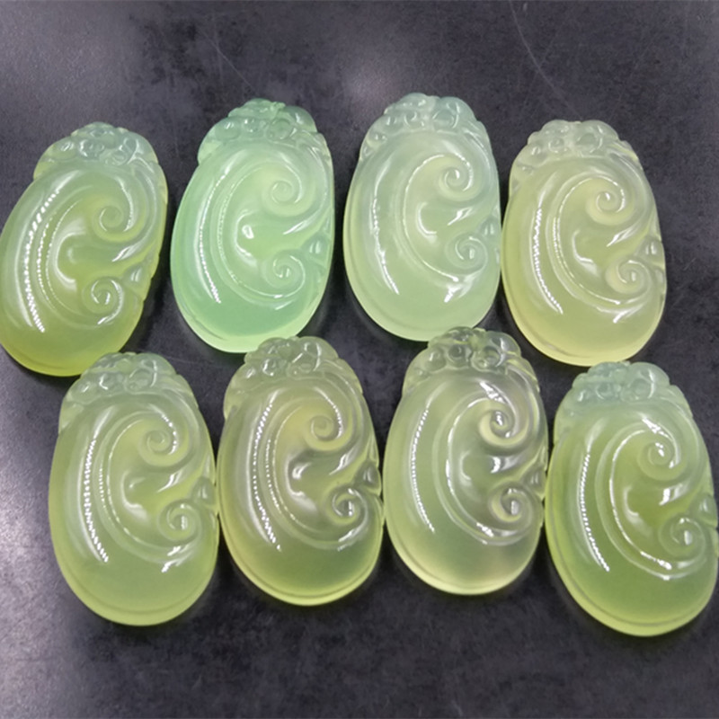 老玉匠冰种苹果绿玉髓玛瑙如意吊坠浅绿色玛瑙如意挂件